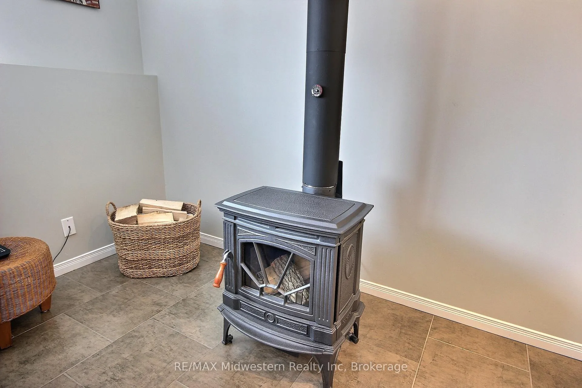 Photo 11 of 823016 Massie Road, Chatsworth — HOMEH