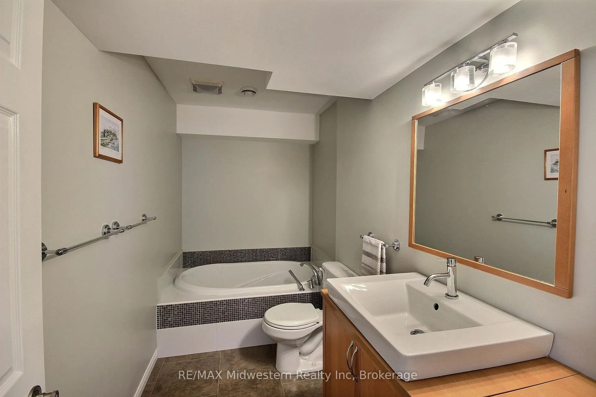 Photo 13 of 823016 Massie Road, Chatsworth — HOMEH
