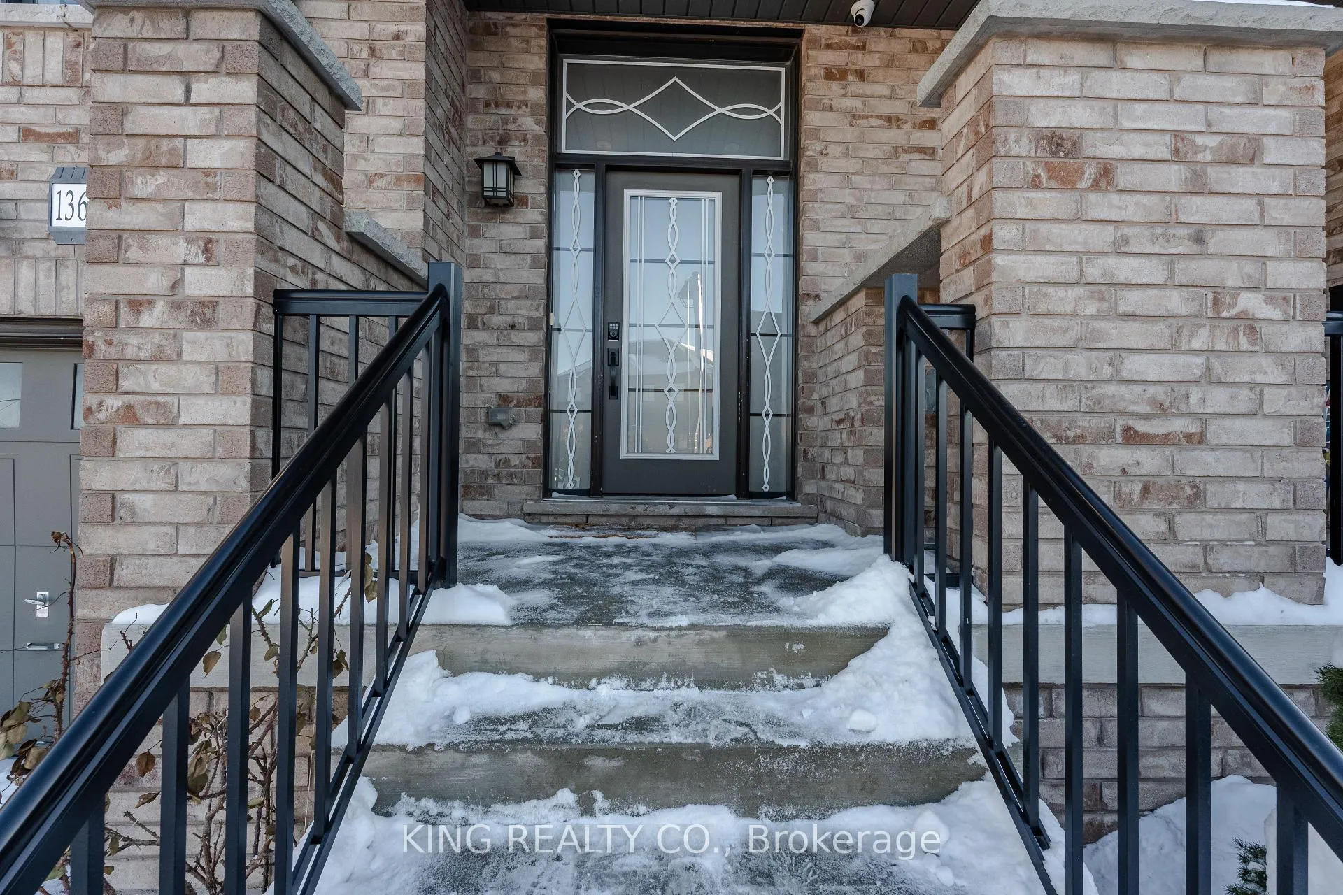 Photo 3 of Unit MAIN, 136 Crafter Crescent, Hamilton, Stoney Creek Mountain — HOMEH