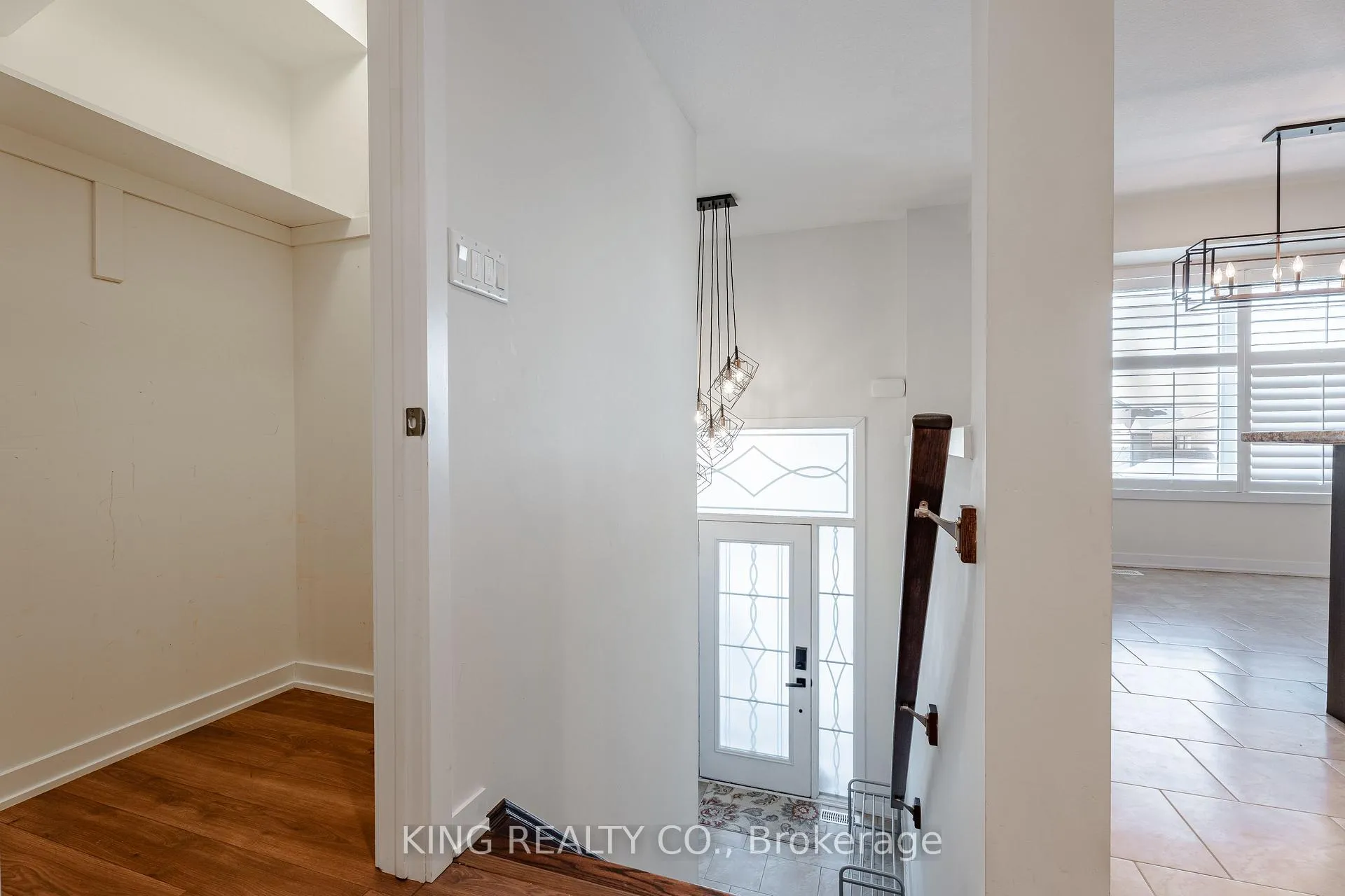 Photo 5 of Unit MAIN, 136 Crafter Crescent, Hamilton, Stoney Creek Mountain — HOMEH