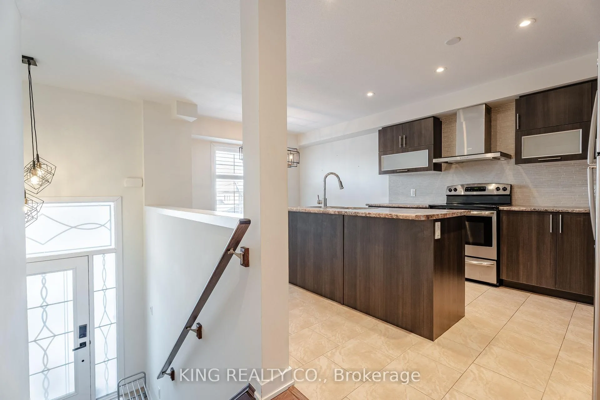 Photo 6 of Unit MAIN, 136 Crafter Crescent, Hamilton, Stoney Creek Mountain — HOMEH