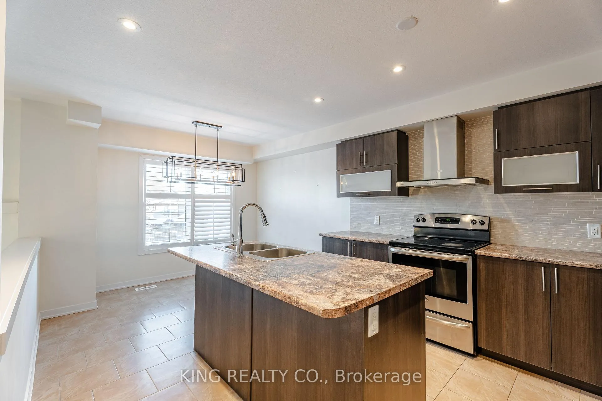 Photo 7 of Unit MAIN, 136 Crafter Crescent, Hamilton, Stoney Creek Mountain — HOMEH