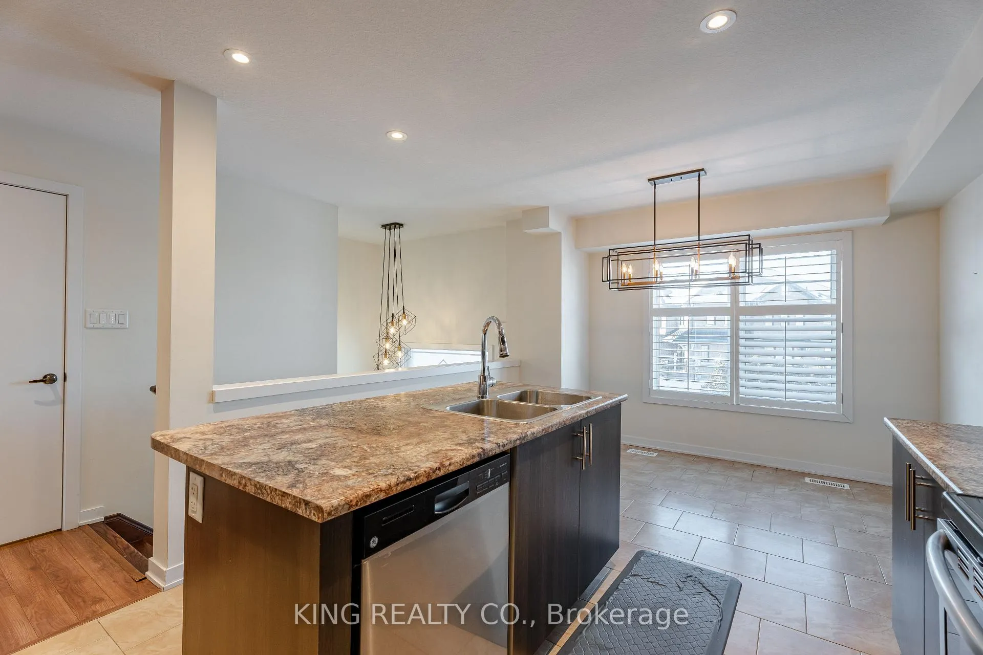 Photo 9 of Unit MAIN, 136 Crafter Crescent, Hamilton, Stoney Creek Mountain — HOMEH