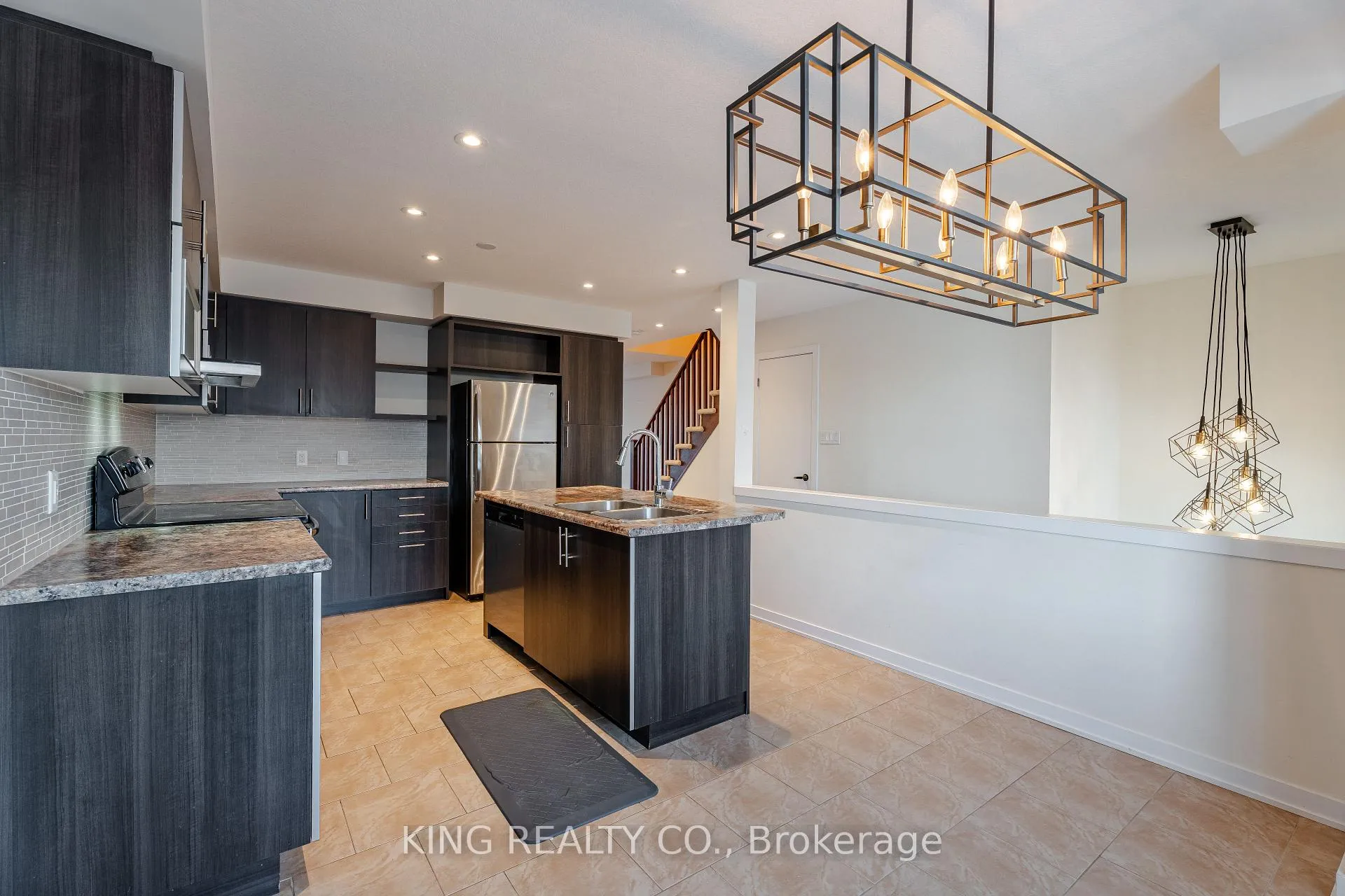 Photo 10 of Unit MAIN, 136 Crafter Crescent, Hamilton, Stoney Creek Mountain — HOMEH