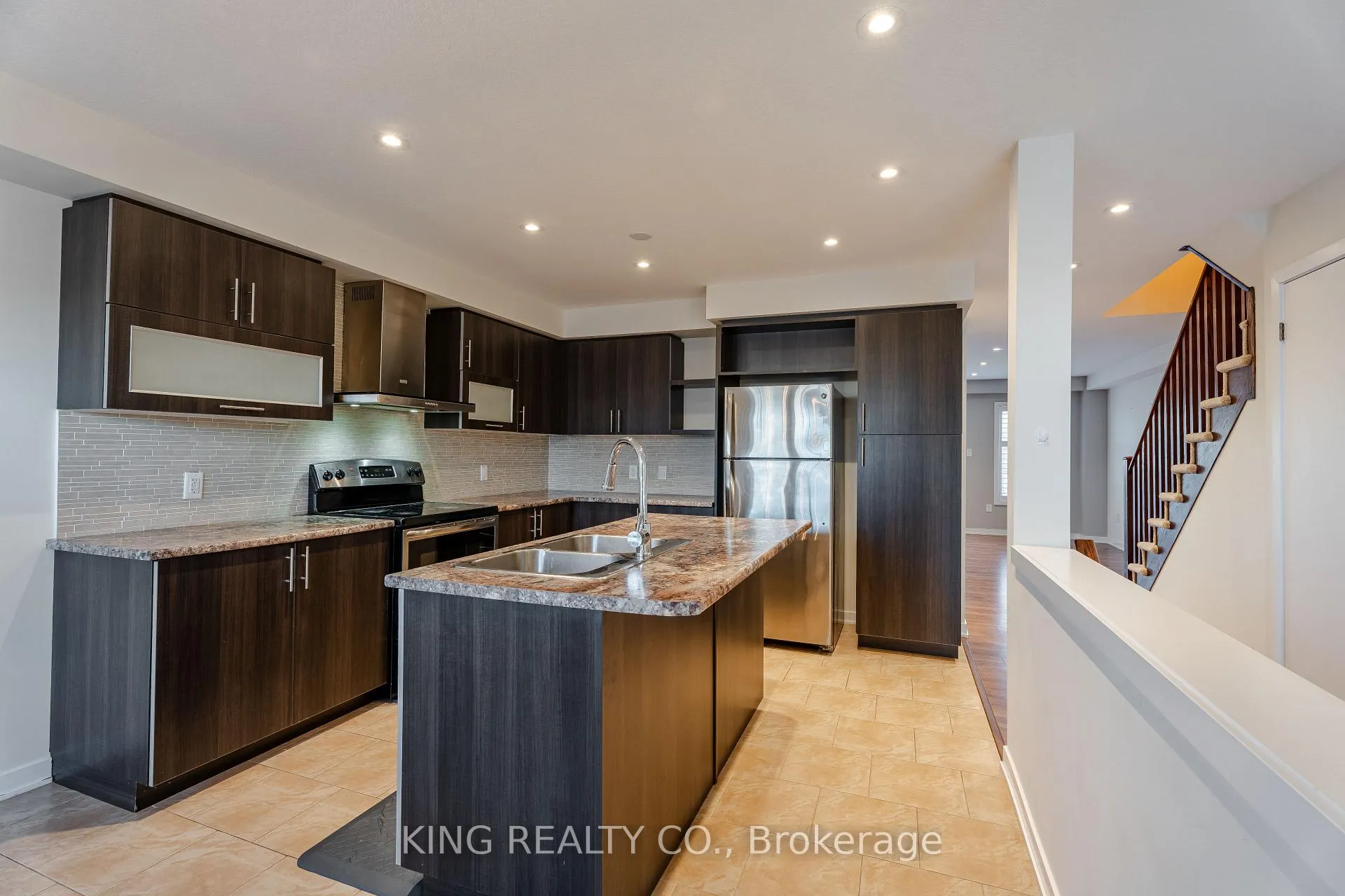 Photo 11 of Unit MAIN, 136 Crafter Crescent, Hamilton, Stoney Creek Mountain — HOMEH
