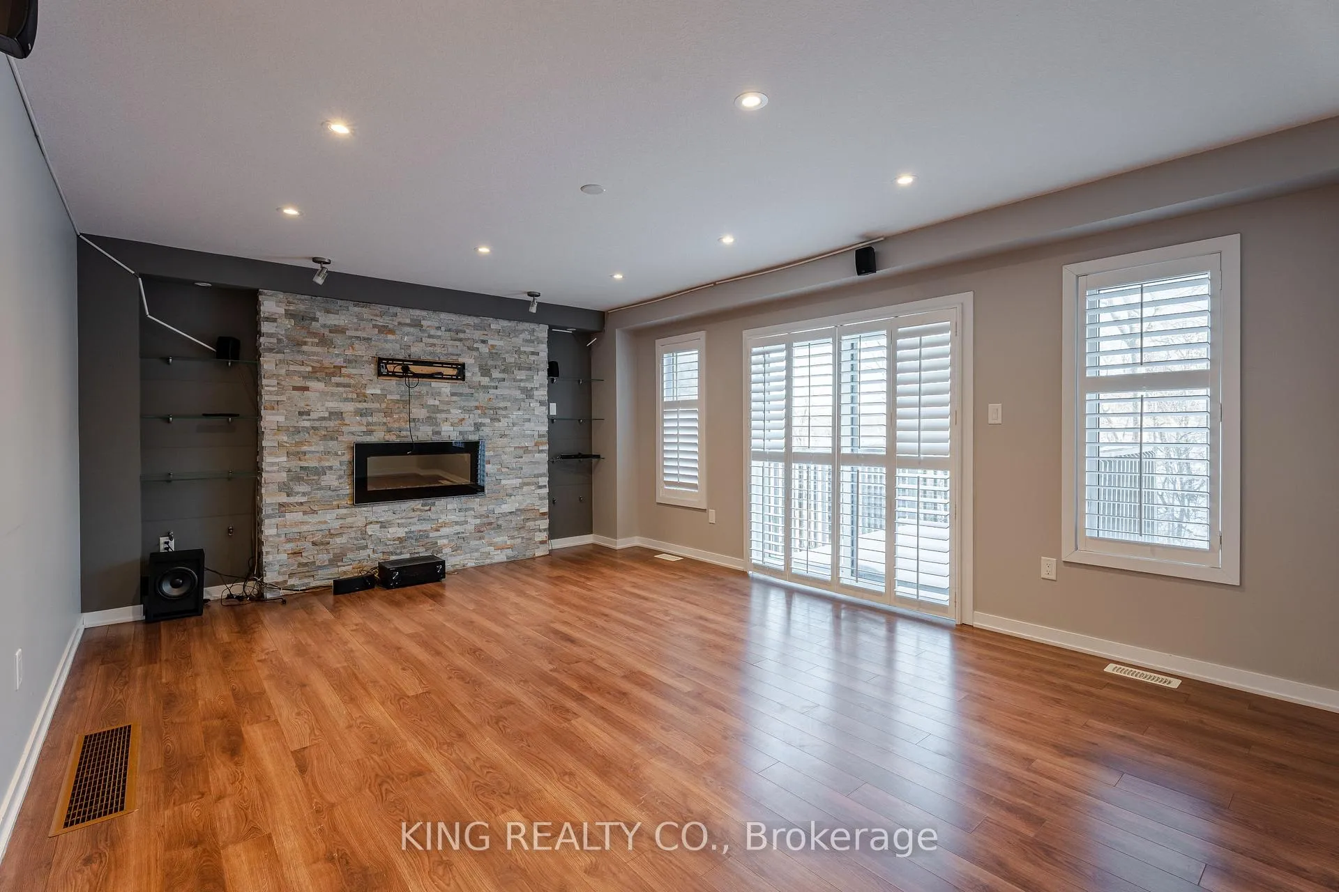 Photo 15 of Unit MAIN, 136 Crafter Crescent, Hamilton, Stoney Creek Mountain — HOMEH