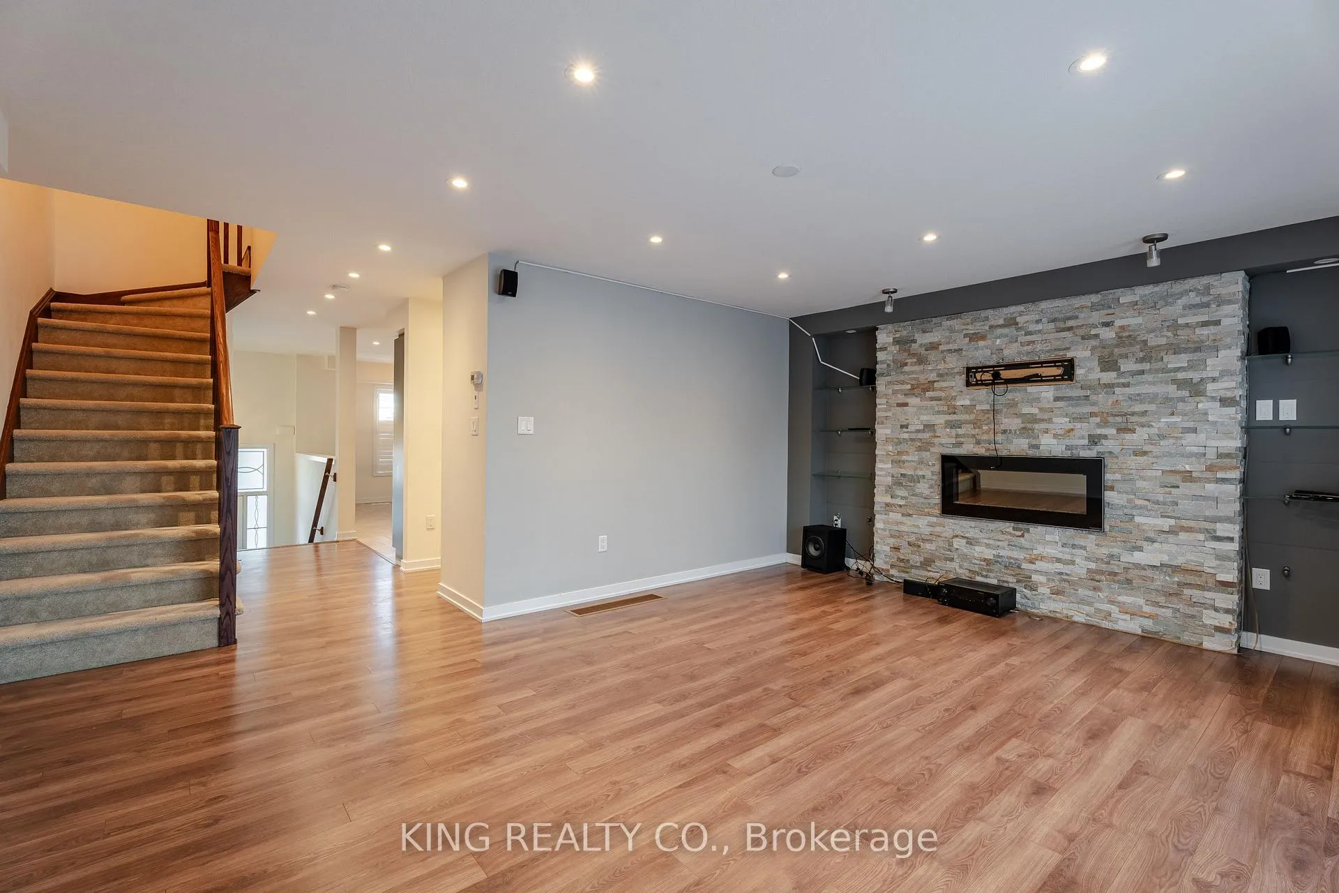 Photo 17 of Unit MAIN, 136 Crafter Crescent, Hamilton, Stoney Creek Mountain — HOMEH
