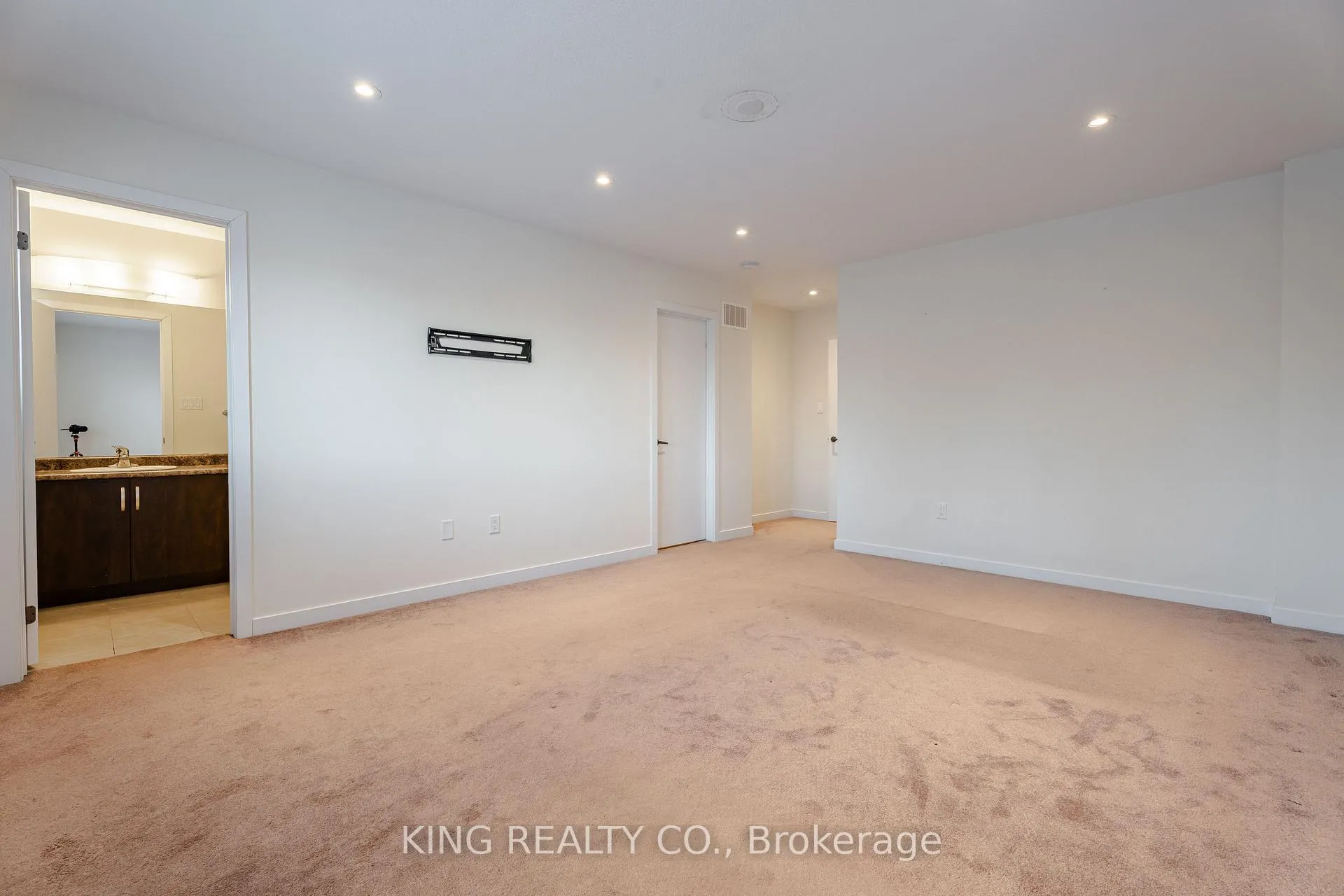 Photo 24 of Unit MAIN, 136 Crafter Crescent, Hamilton, Stoney Creek Mountain — HOMEH