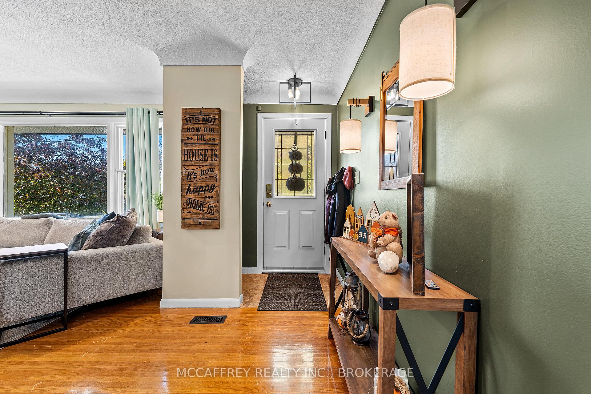 Photo 3 of 59 Loyalist Avenue, Loyalist, Amherstview — HOMEH