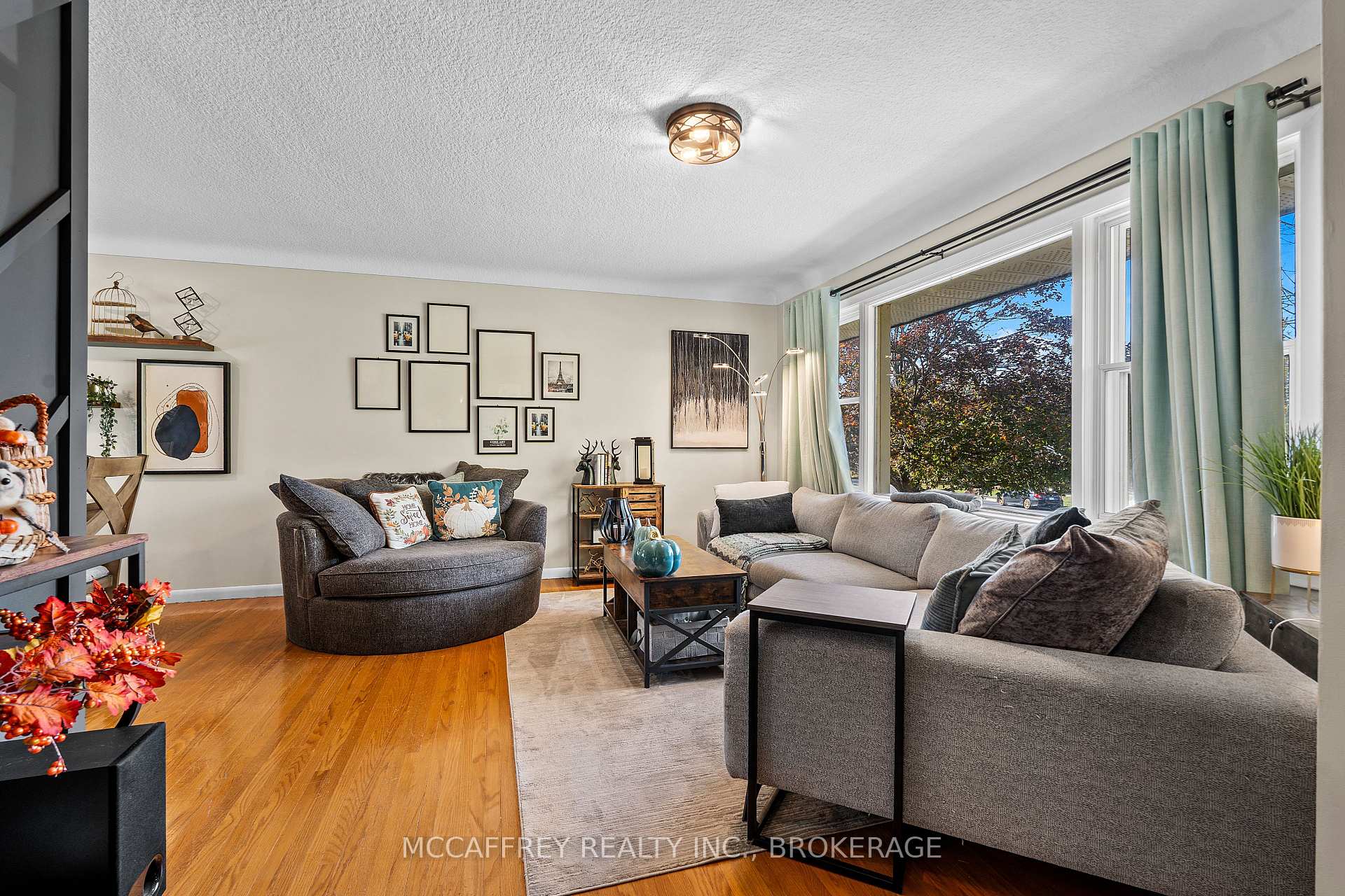 Photo 4 of 59 Loyalist Avenue, Loyalist, Amherstview — HOMEH