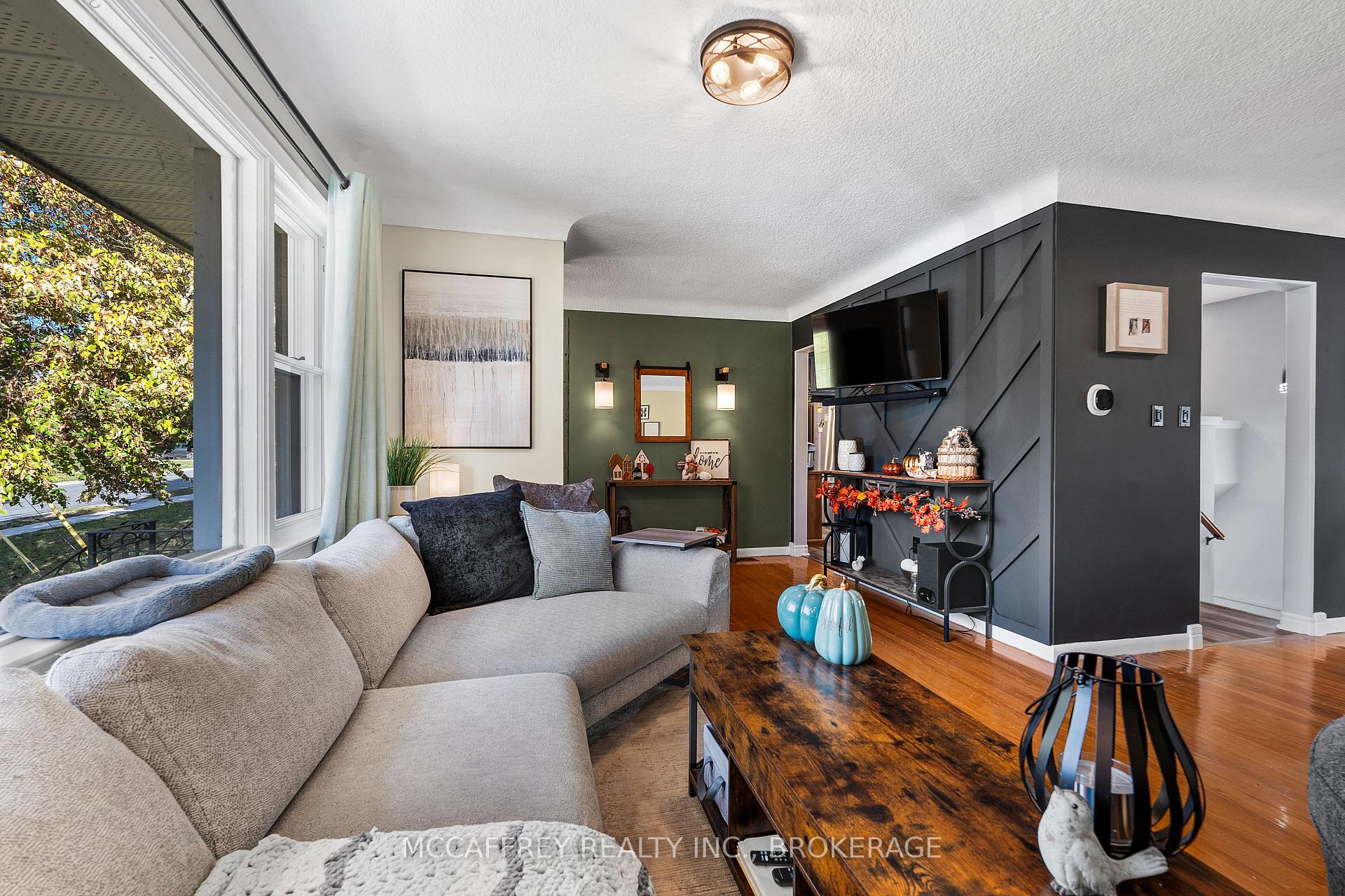 Photo 6 of 59 Loyalist Avenue, Loyalist, Amherstview — HOMEH