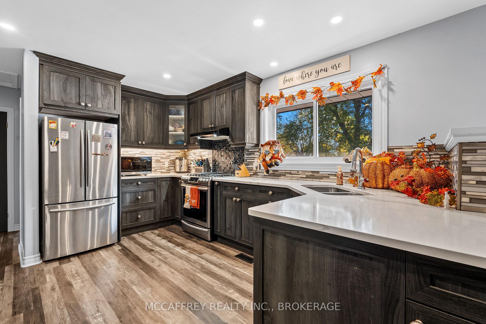 Photo 11 of 59 Loyalist Avenue, Loyalist, Amherstview — HOMEH
