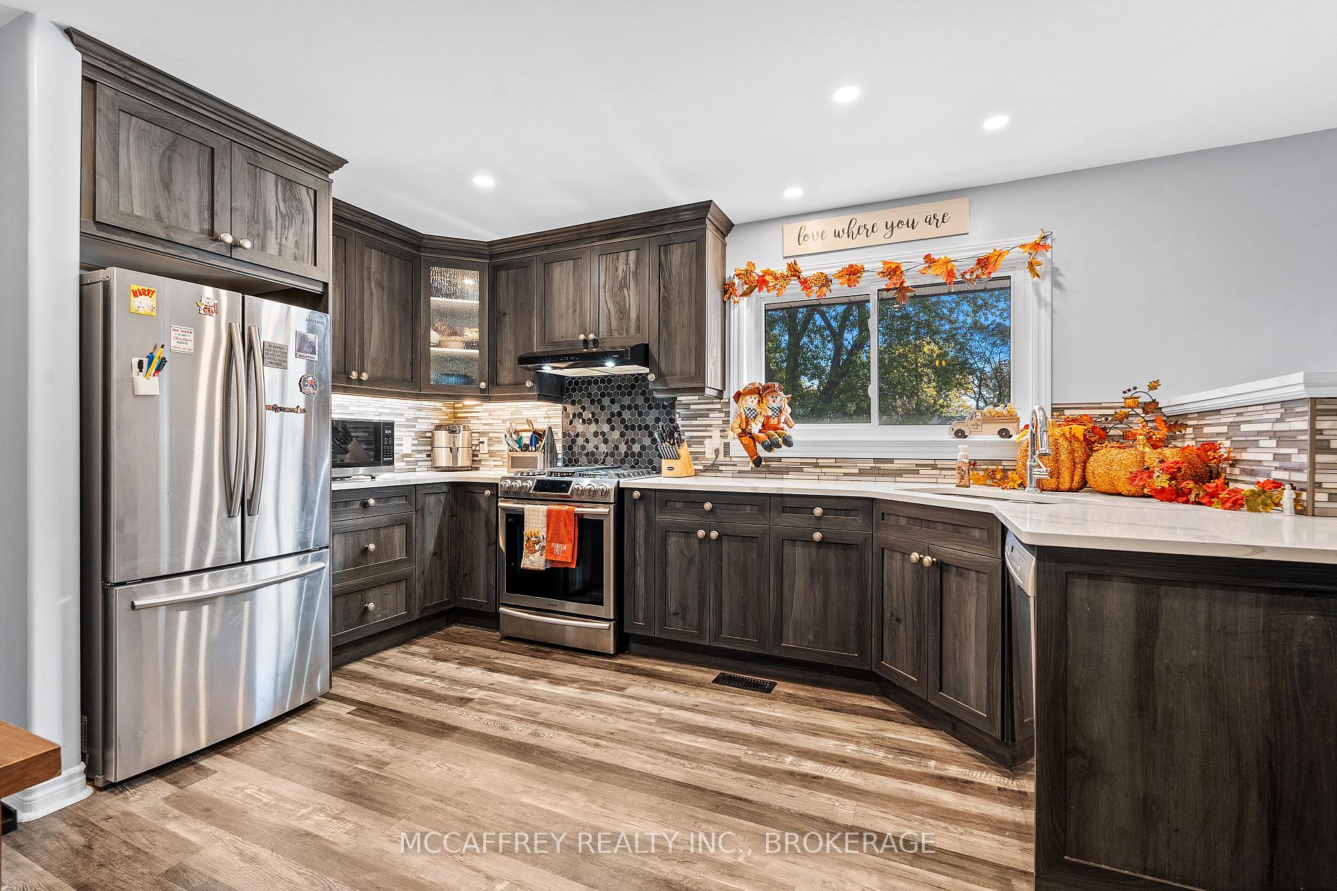 Photo 12 of 59 Loyalist Avenue, Loyalist, Amherstview — HOMEH