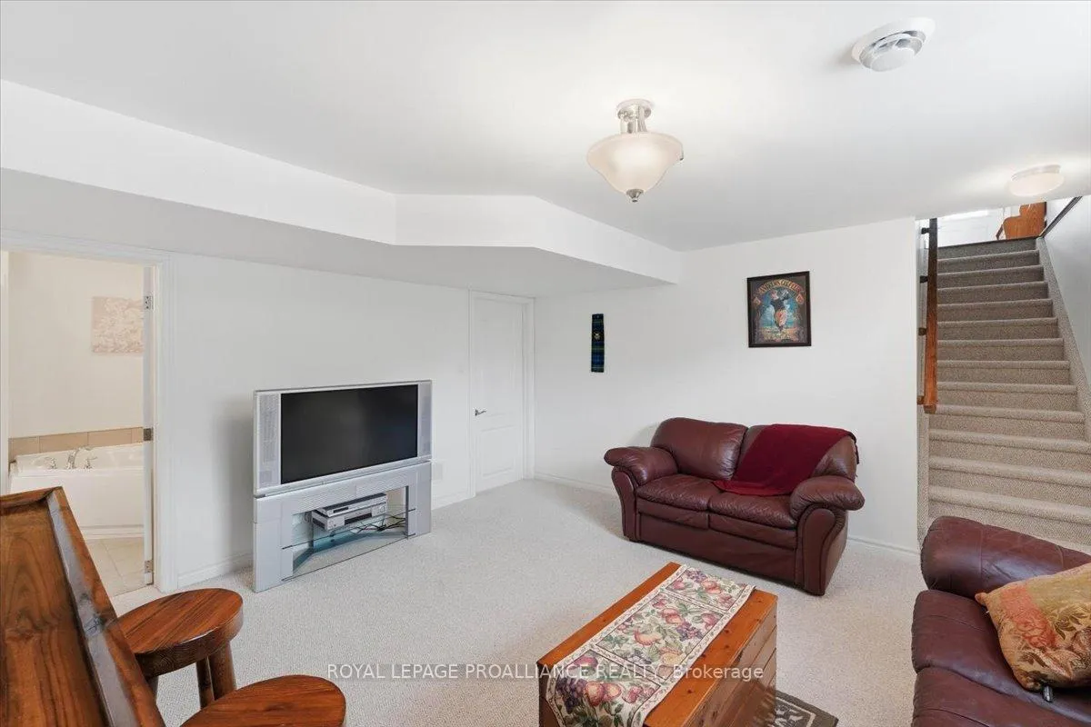 Photo 32 of 74 Conger Drive, Prince Edward County, Wellington — HOMEH