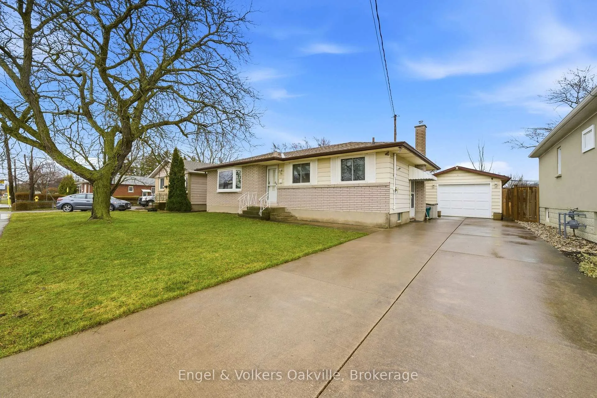 Photo 2 of 56 Bloomfield Avenue, St. Catharines, Secord Woods — HOMEH