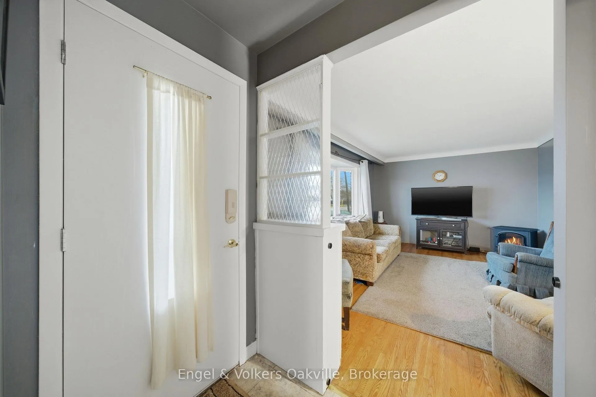 Photo 4 of 56 Bloomfield Avenue, St. Catharines, Secord Woods — HOMEH