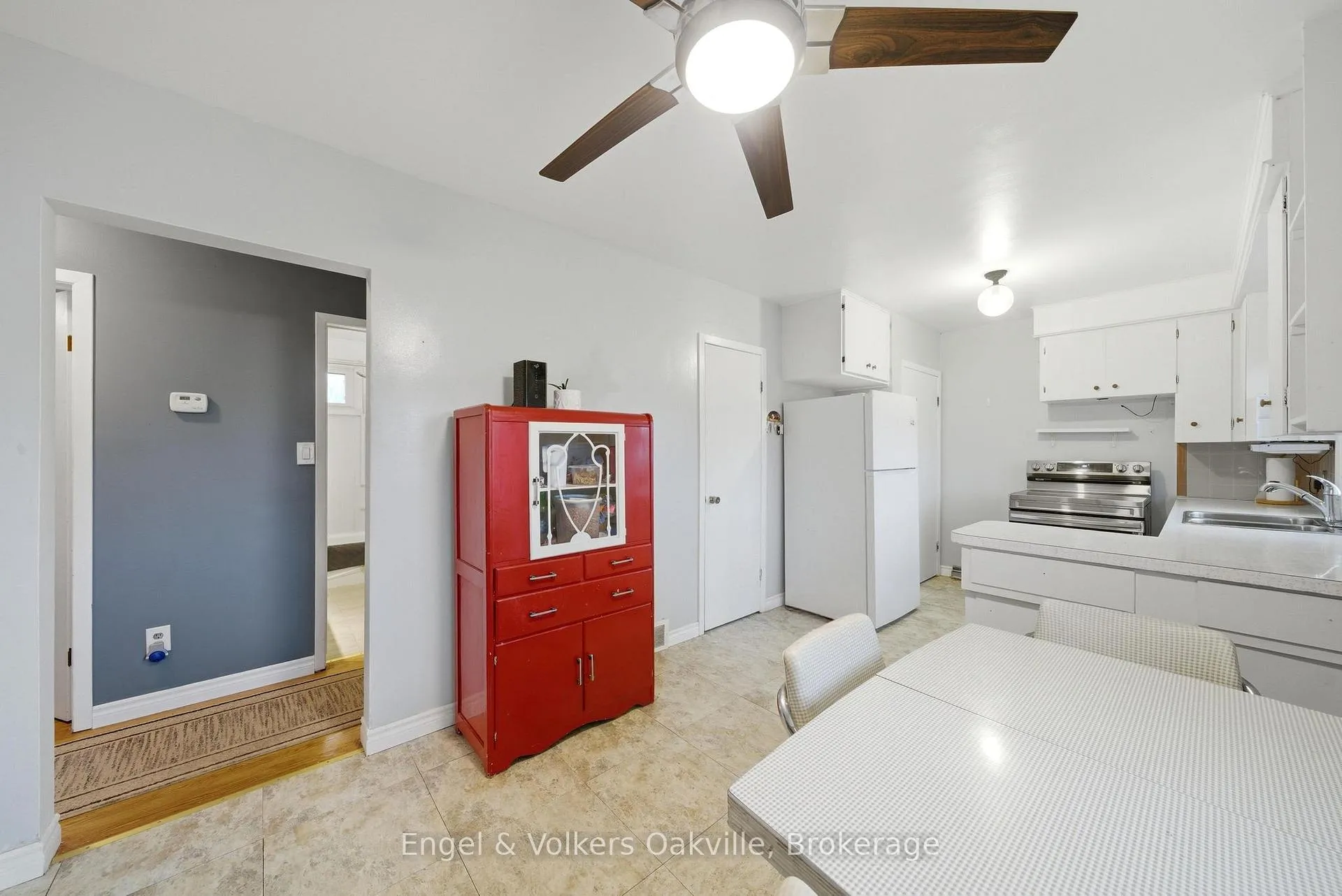 Photo 9 of 56 Bloomfield Avenue, St. Catharines, Secord Woods — HOMEH