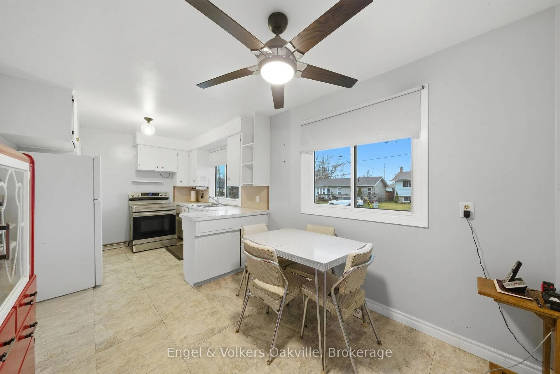 Photo 10 of 56 Bloomfield Avenue, St. Catharines, Secord Woods — HOMEH