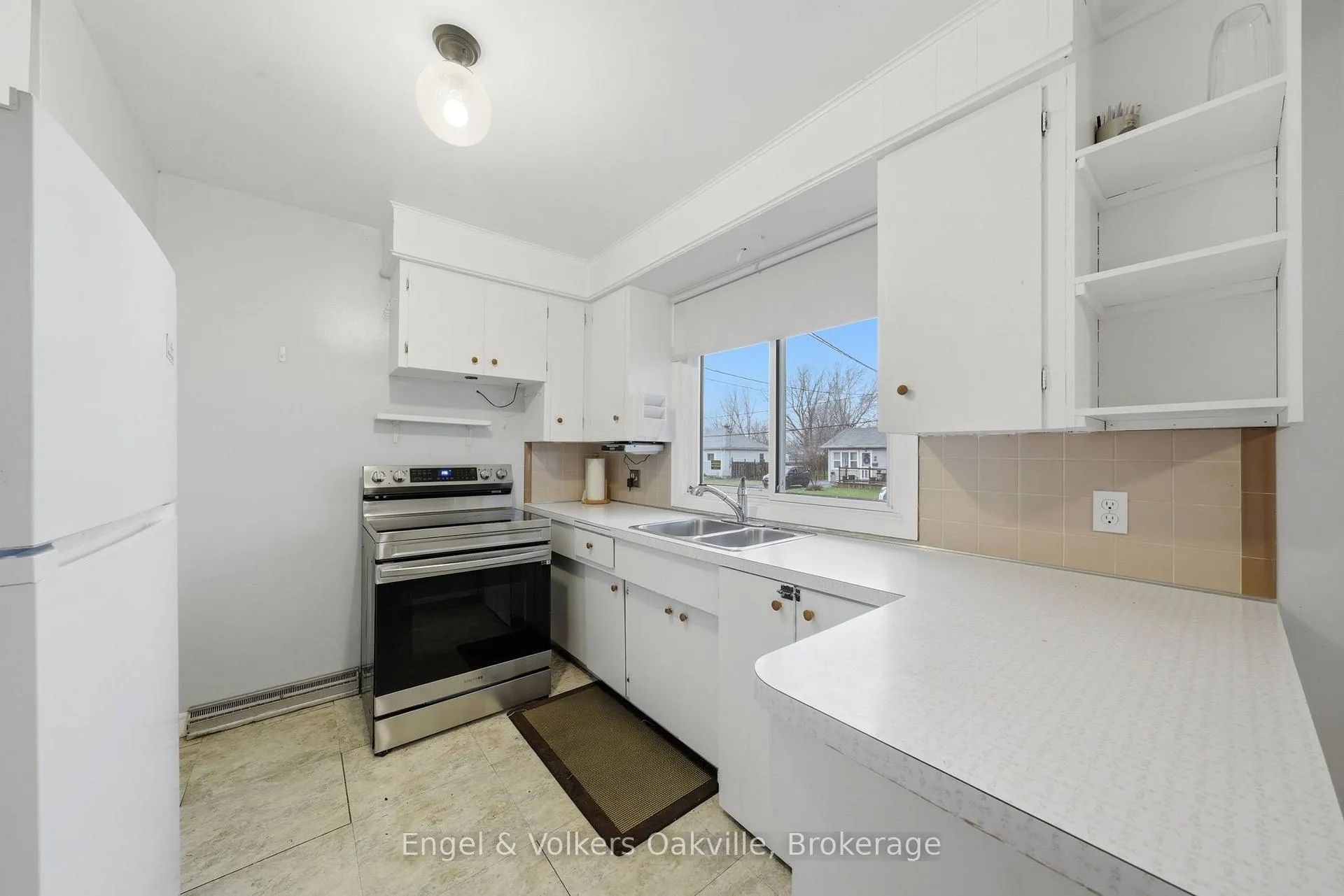 Photo 12 of 56 Bloomfield Avenue, St. Catharines, Secord Woods — HOMEH