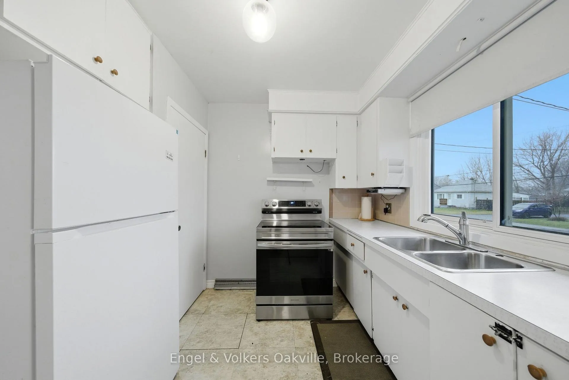 Photo 13 of 56 Bloomfield Avenue, St. Catharines, Secord Woods — HOMEH