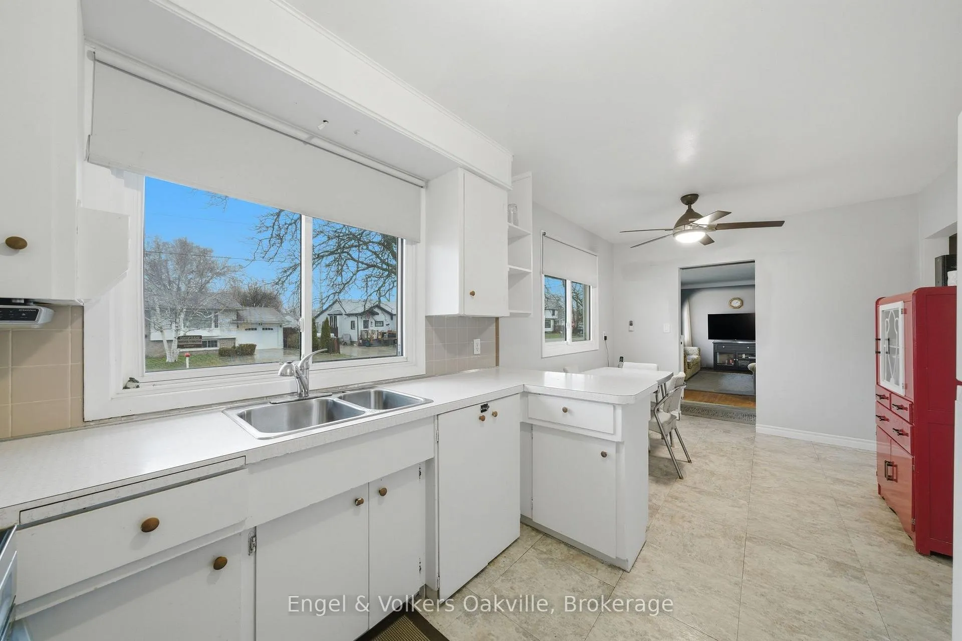 Photo 14 of 56 Bloomfield Avenue, St. Catharines, Secord Woods — HOMEH