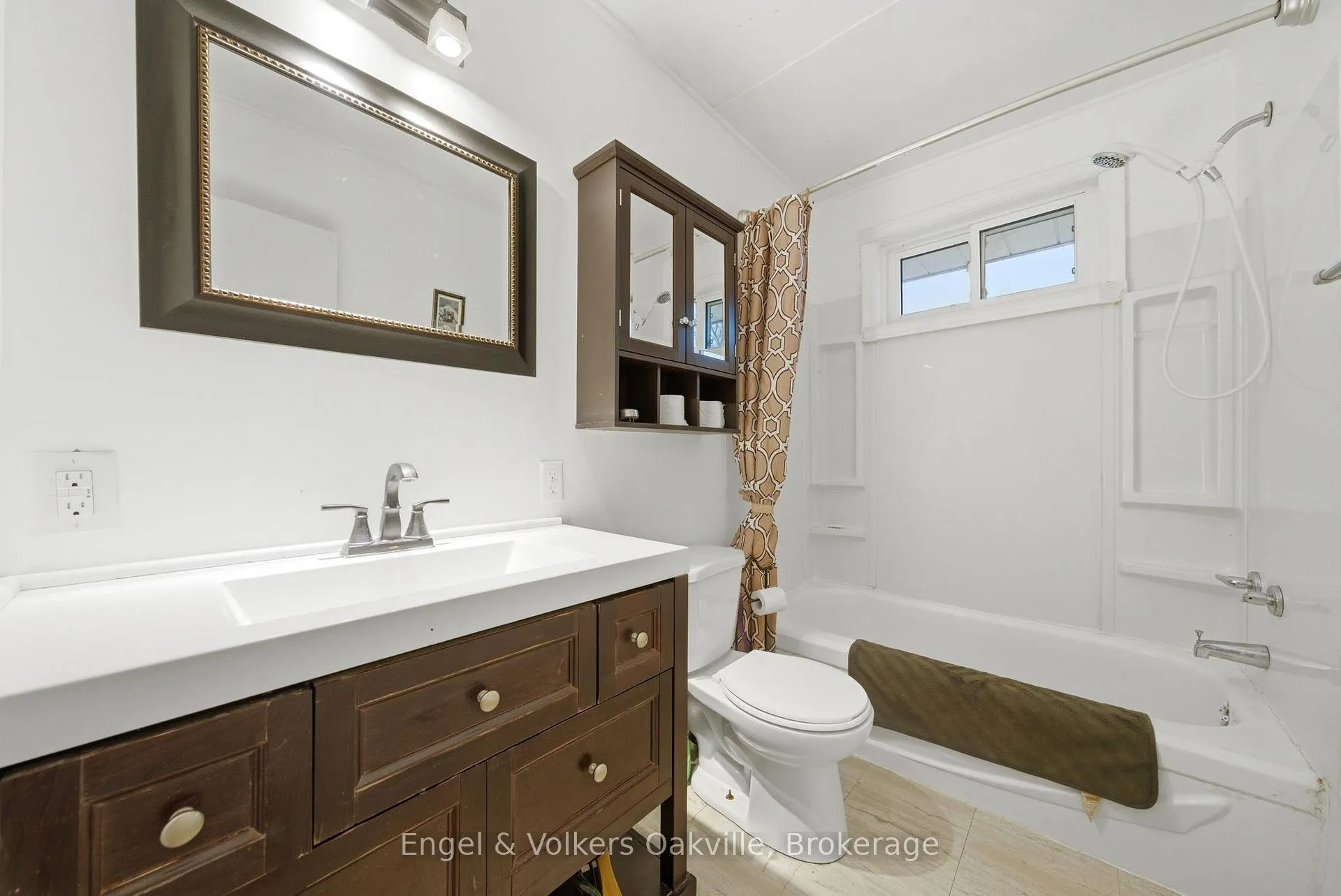 Photo 18 of 56 Bloomfield Avenue, St. Catharines, Secord Woods — HOMEH