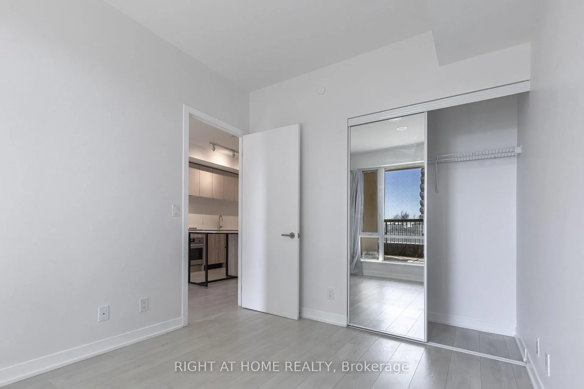 Photo 2 of Unit 320, 7950 Bathurst Street, Vaughan, Beverley Glen — HOMEH