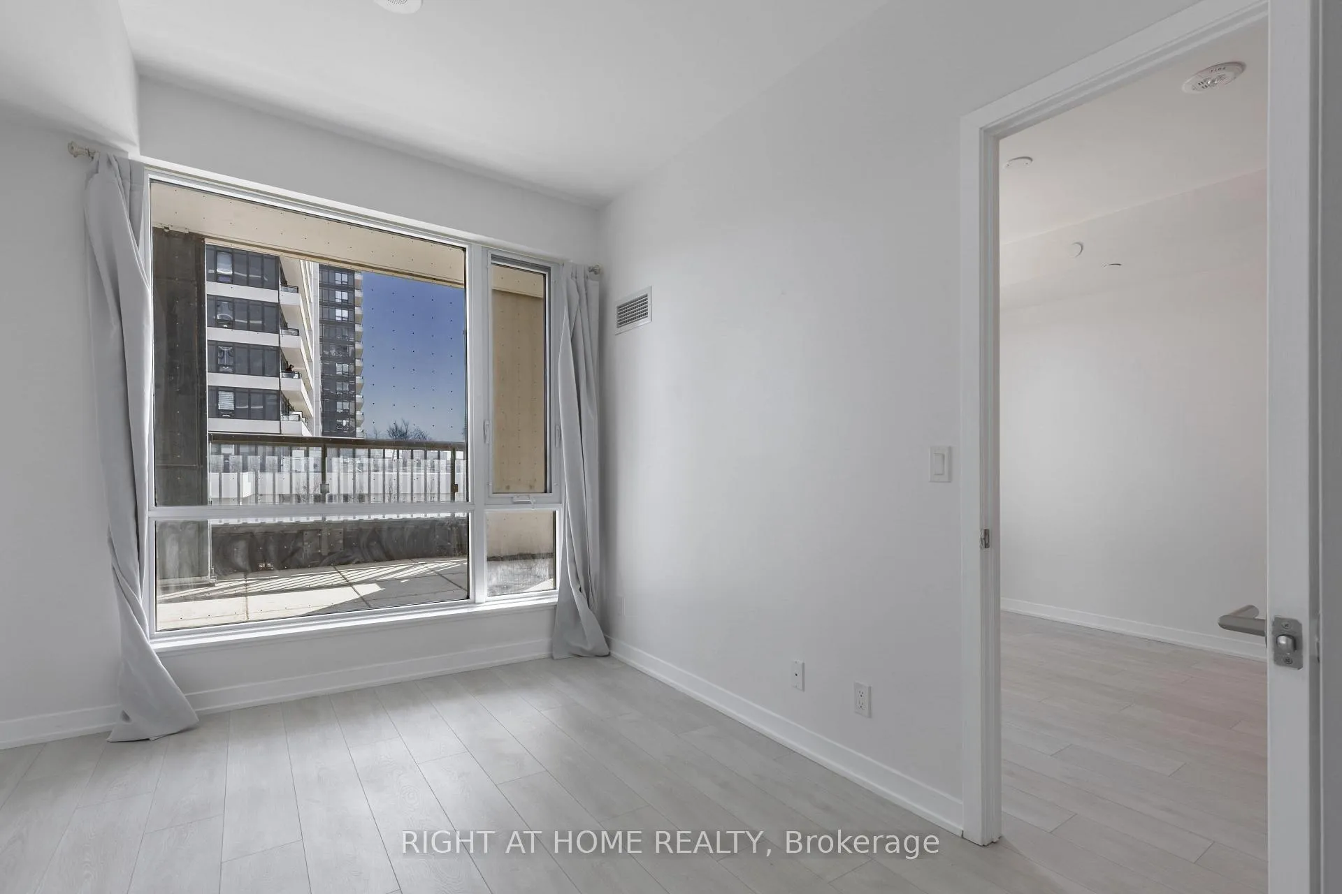Photo 4 of Unit 320, 7950 Bathurst Street, Vaughan, Beverley Glen — HOMEH