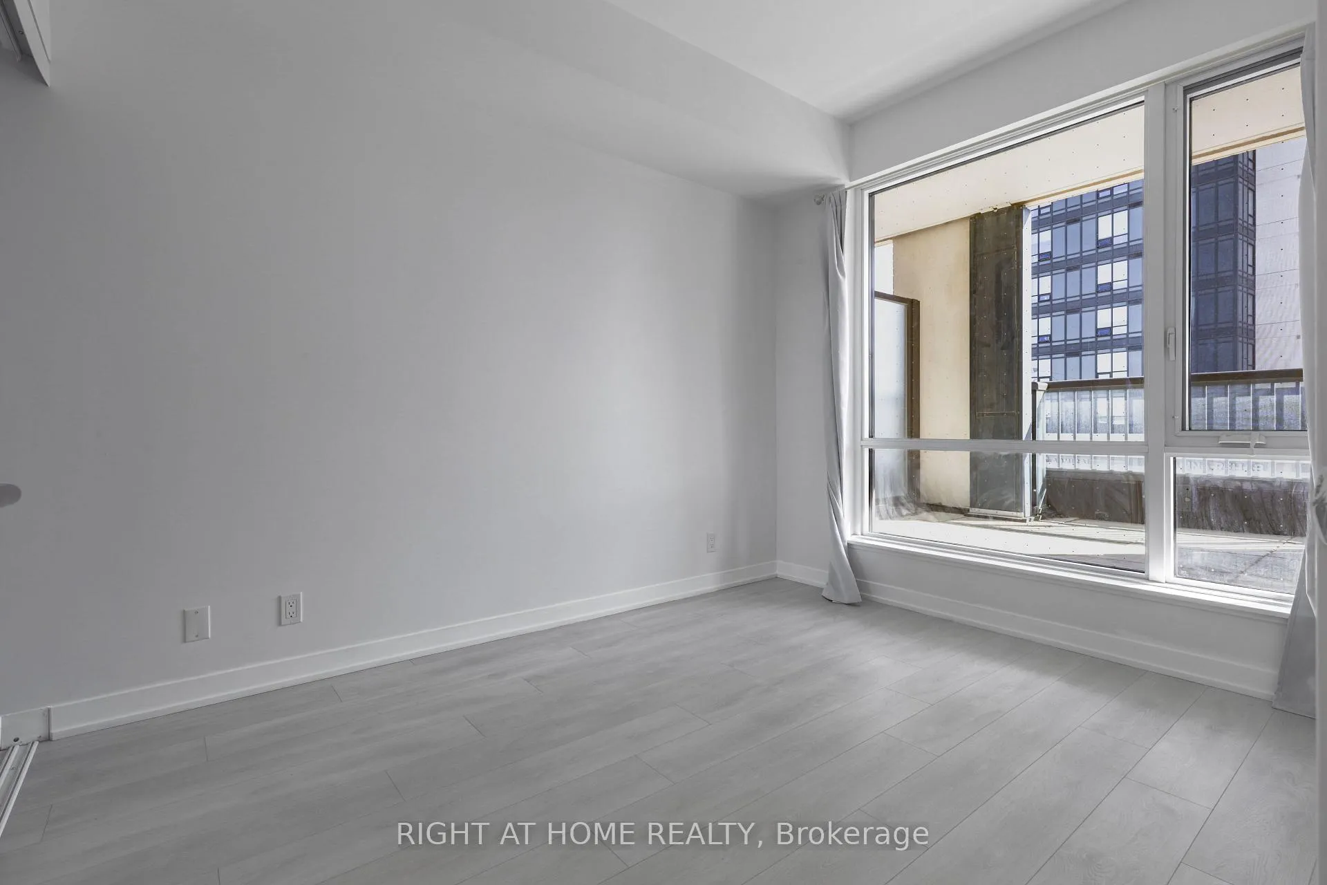Photo 5 of Unit 320, 7950 Bathurst Street, Vaughan, Beverley Glen — HOMEH