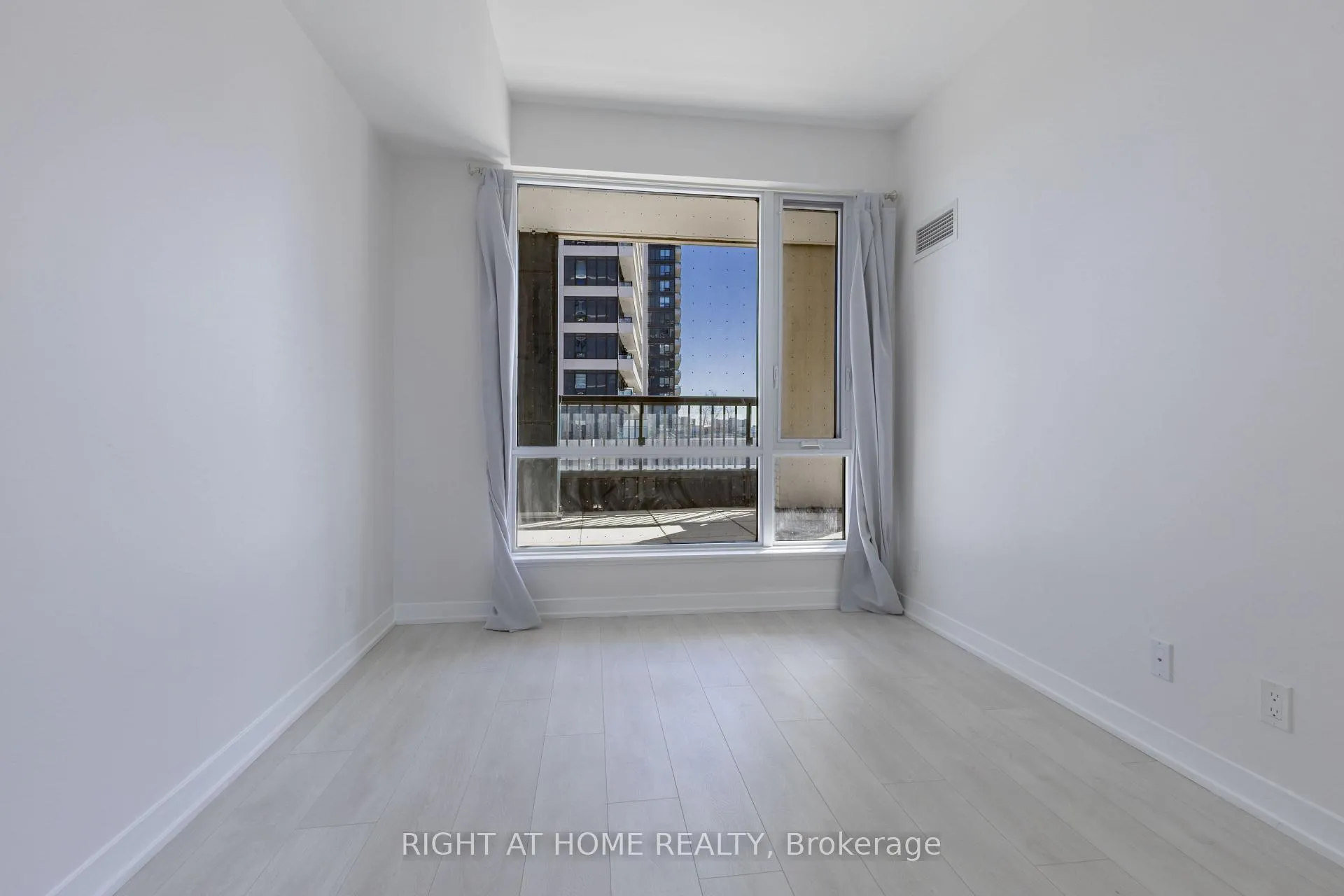 Photo 6 of Unit 320, 7950 Bathurst Street, Vaughan, Beverley Glen — HOMEH