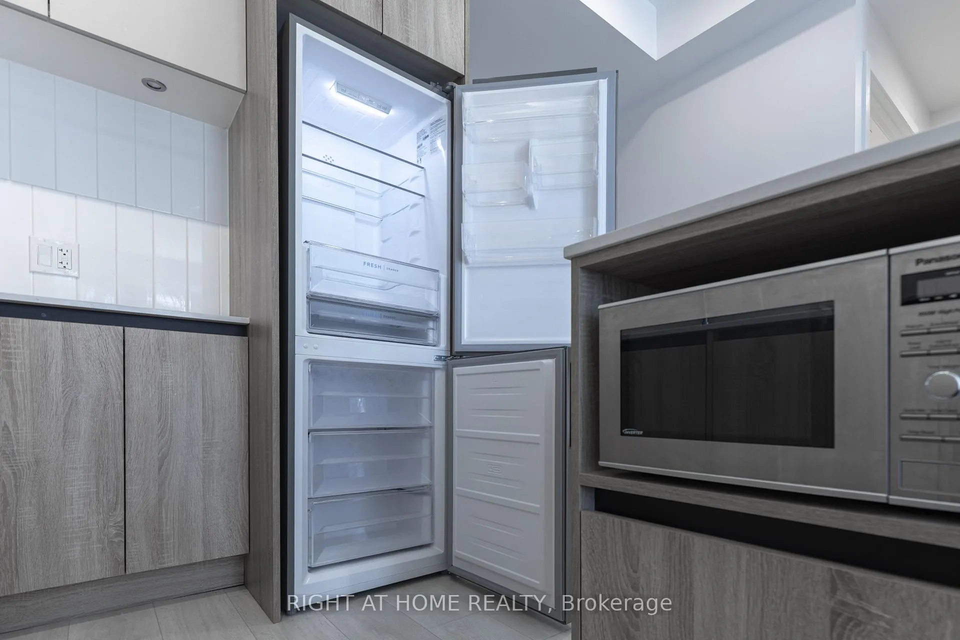 Photo 7 of Unit 320, 7950 Bathurst Street, Vaughan, Beverley Glen — HOMEH