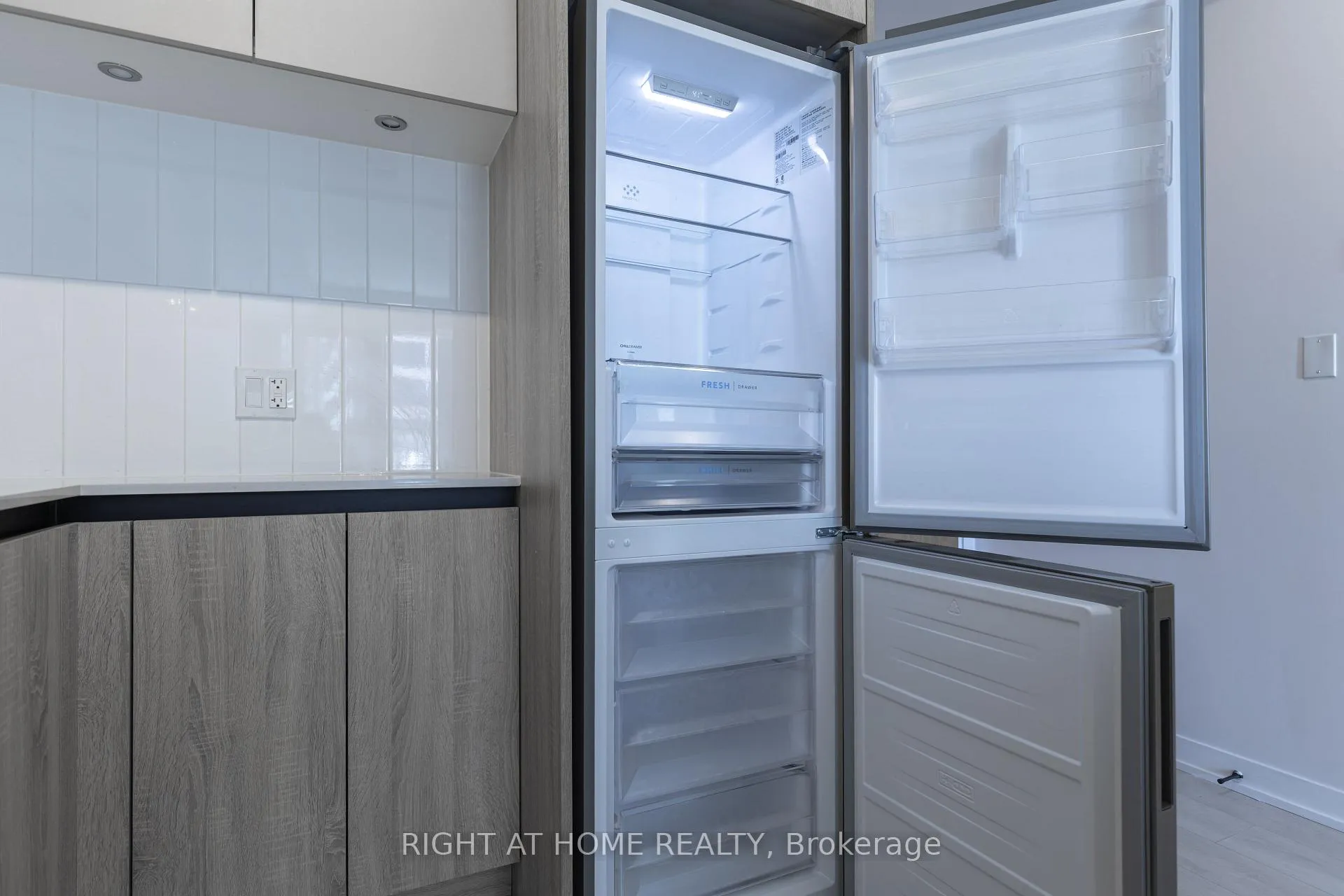 Photo 8 of Unit 320, 7950 Bathurst Street, Vaughan, Beverley Glen — HOMEH