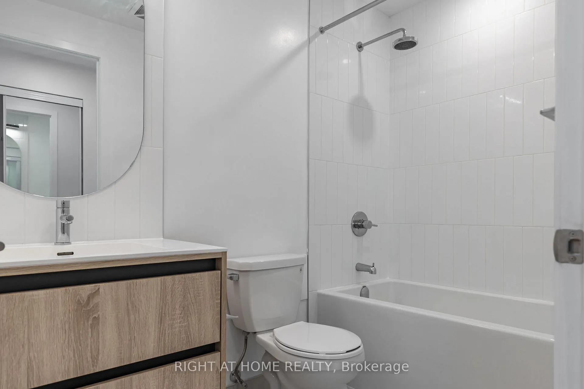 Photo 17 of Unit 320, 7950 Bathurst Street, Vaughan, Beverley Glen — HOMEH
