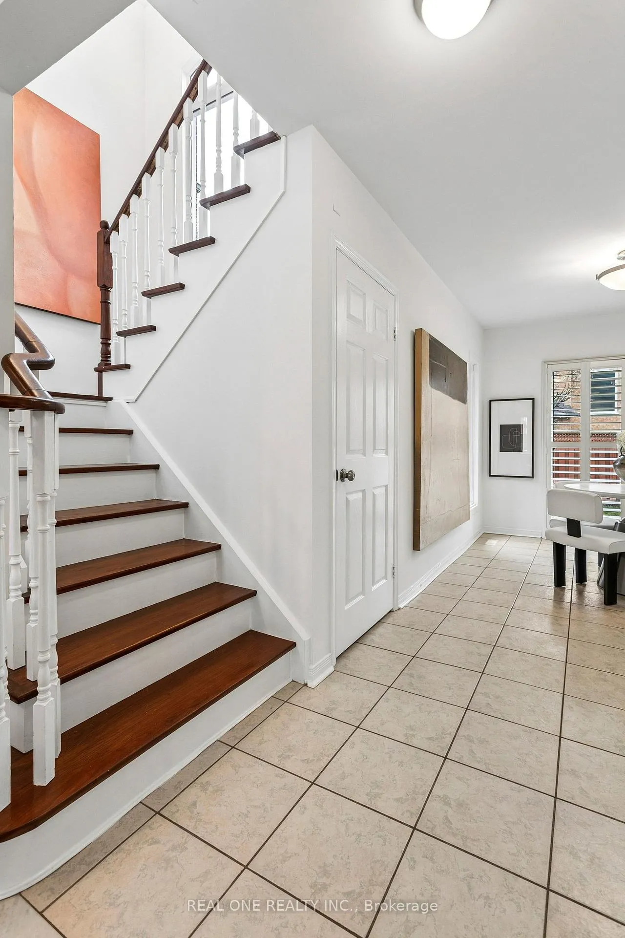 Photo 3 of 2262 Pell Crescent, Oakville, Westmount — HOMEH