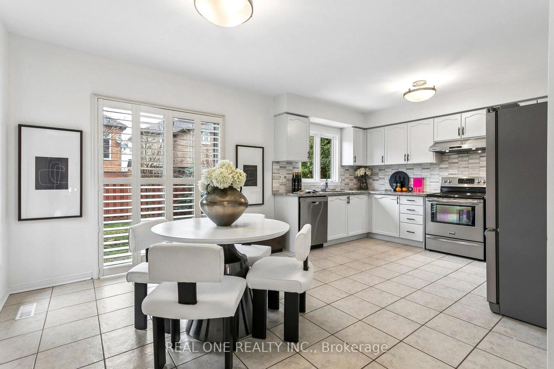 Photo 10 of 2262 Pell Crescent, Oakville, Westmount — HOMEH