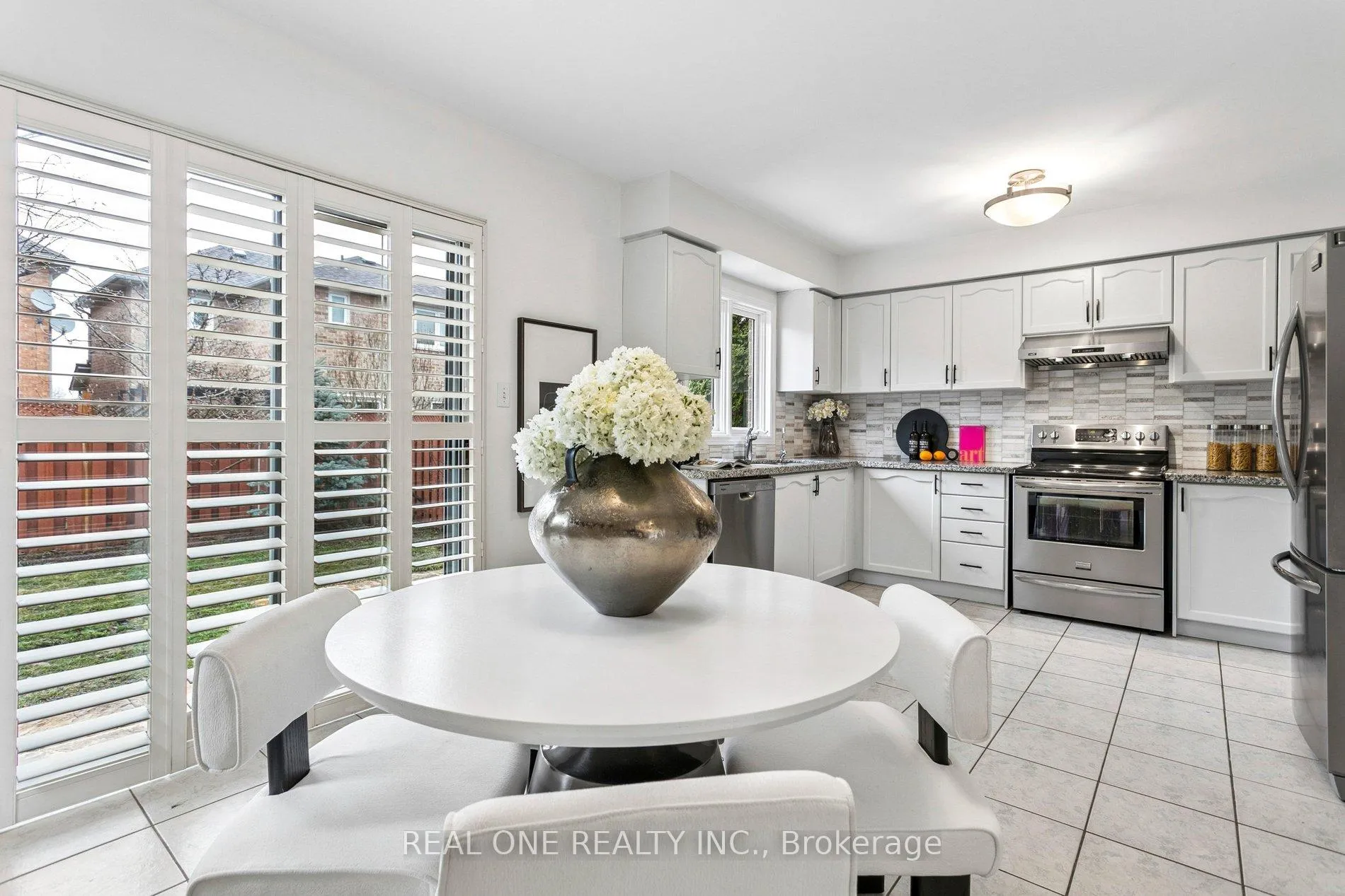 Photo 11 of 2262 Pell Crescent, Oakville, Westmount — HOMEH