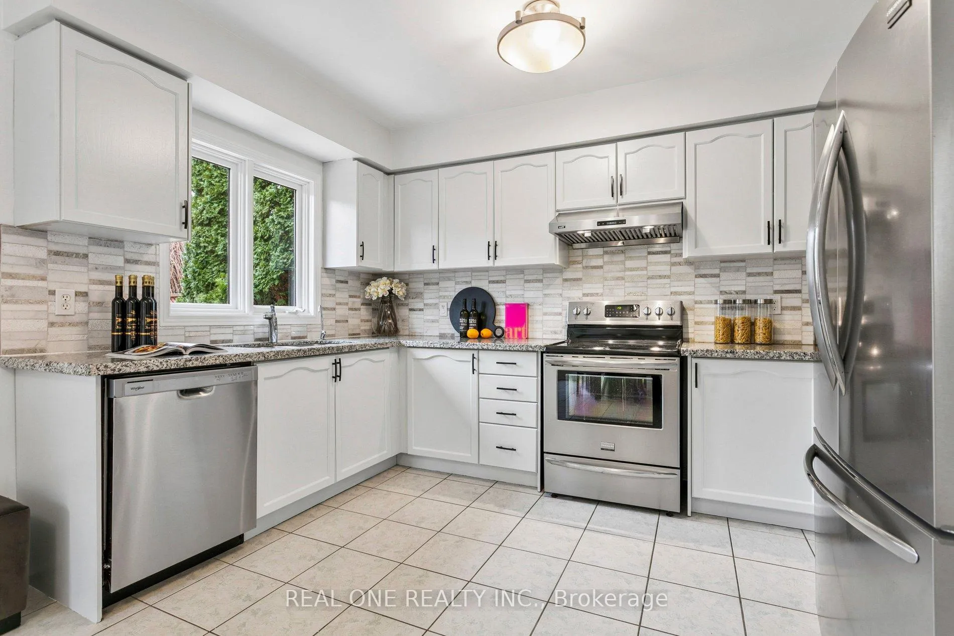Photo 14 of 2262 Pell Crescent, Oakville, Westmount — HOMEH