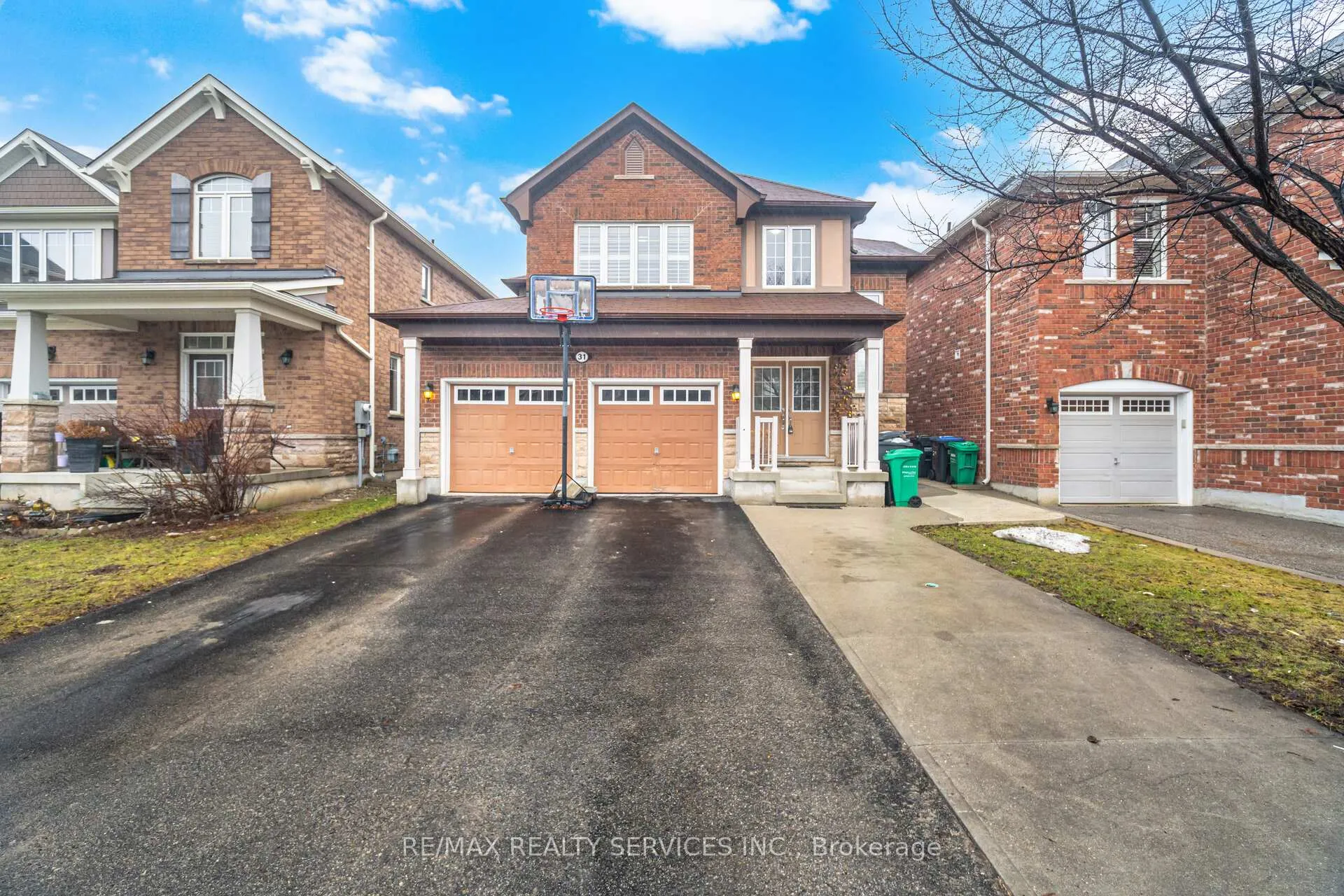 Photo 2 of 31 Miracle Trail, Brampton, Northwest Brampton — HOMEH