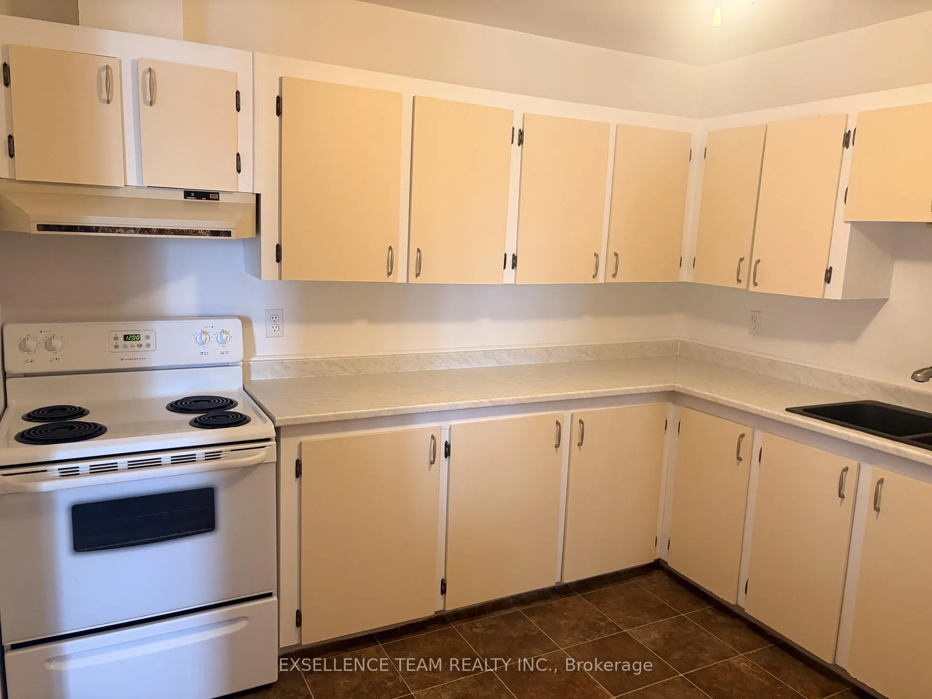 Photo 8 of 220 Kenyon Street, North Glengarry, Alexandria — HOMEH