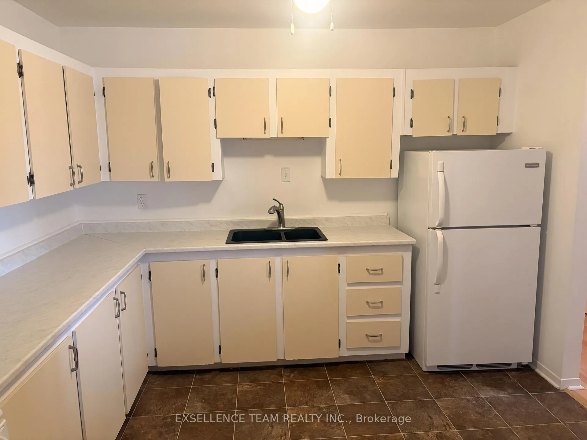 Photo 9 of 220 Kenyon Street, North Glengarry, Alexandria — HOMEH