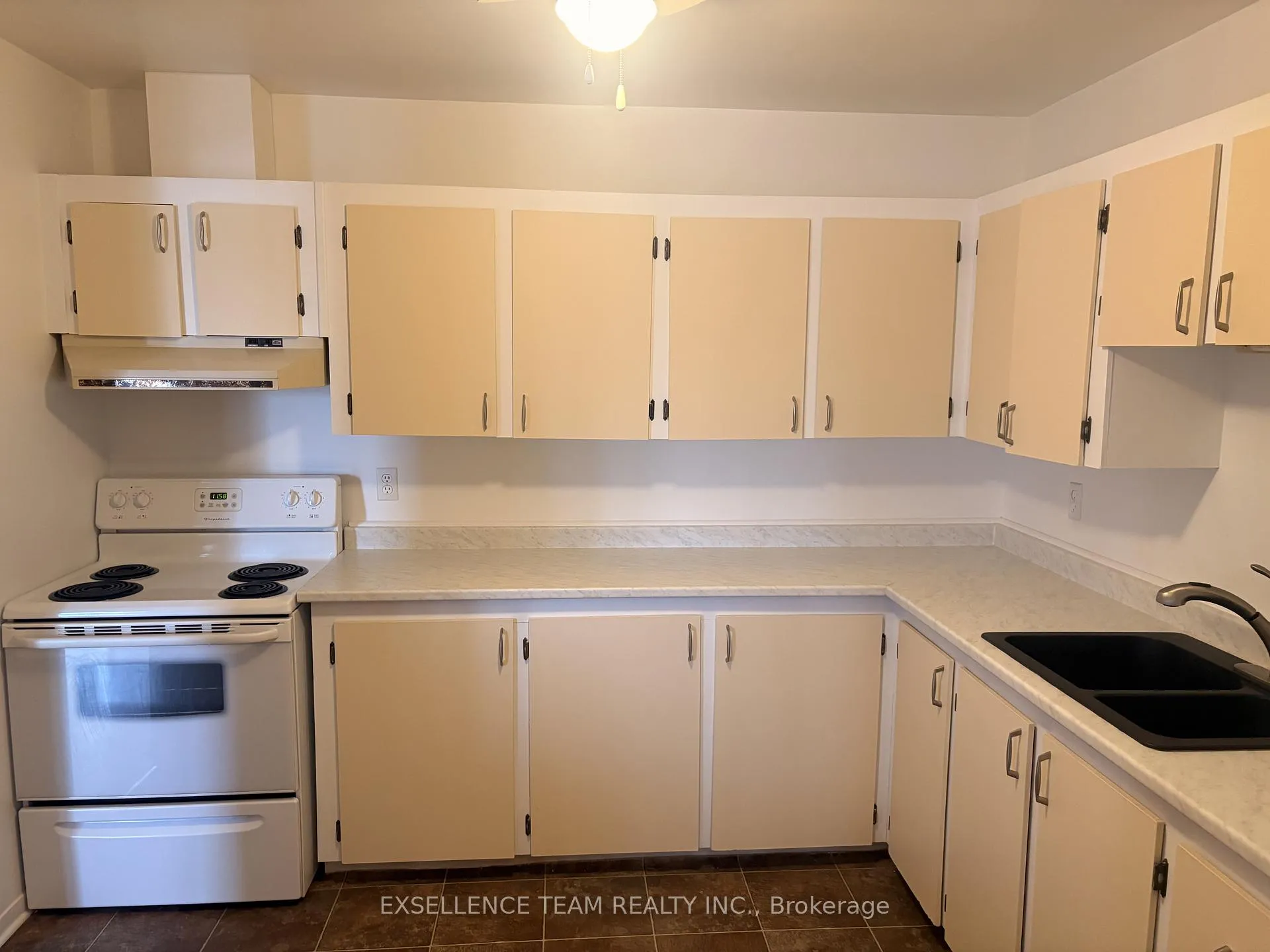 Photo 10 of 220 Kenyon Street, North Glengarry, Alexandria — HOMEH
