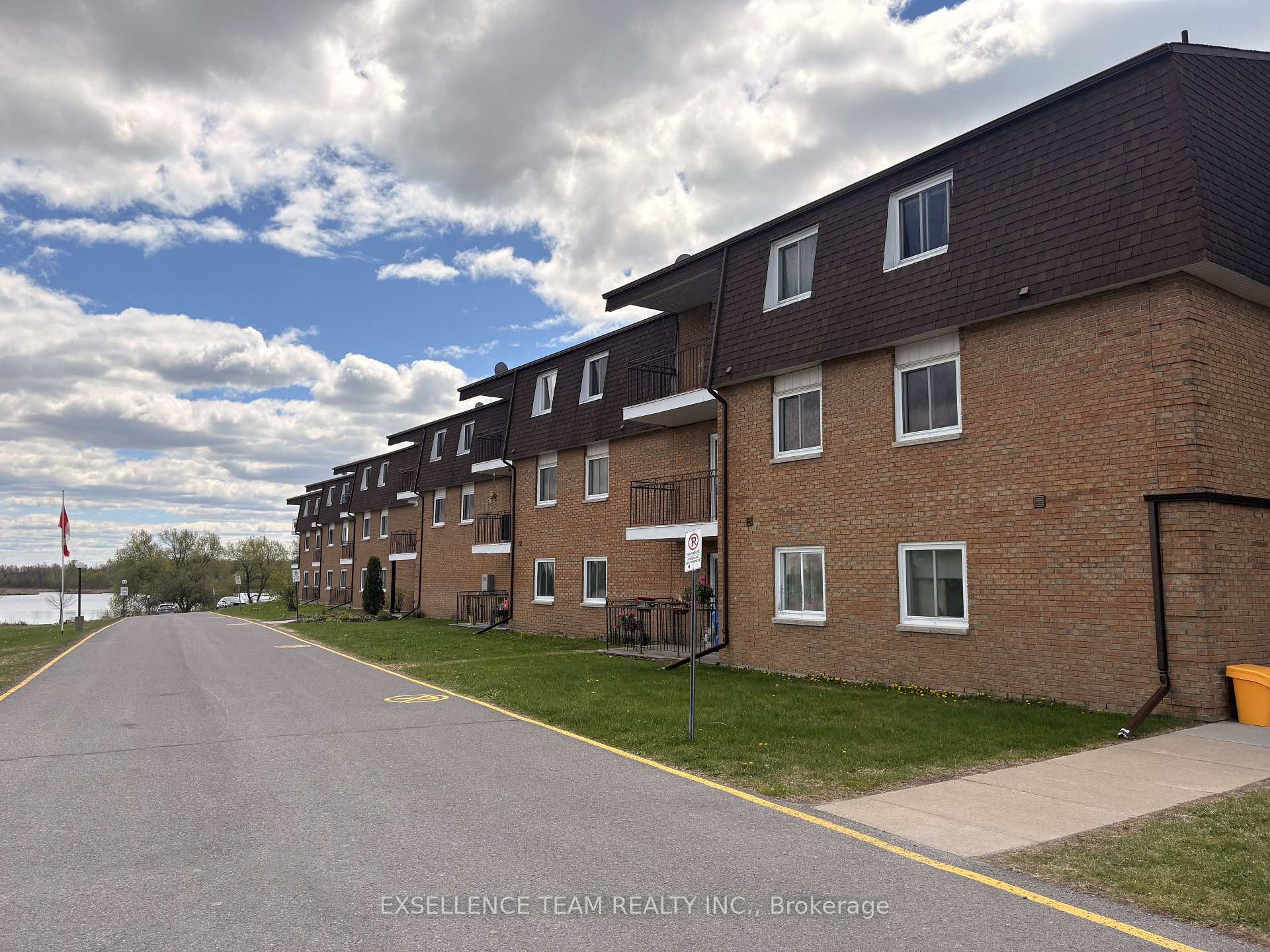 Photo 4 of 220 Kenyon Street, North Glengarry, Alexandria — HOMEH