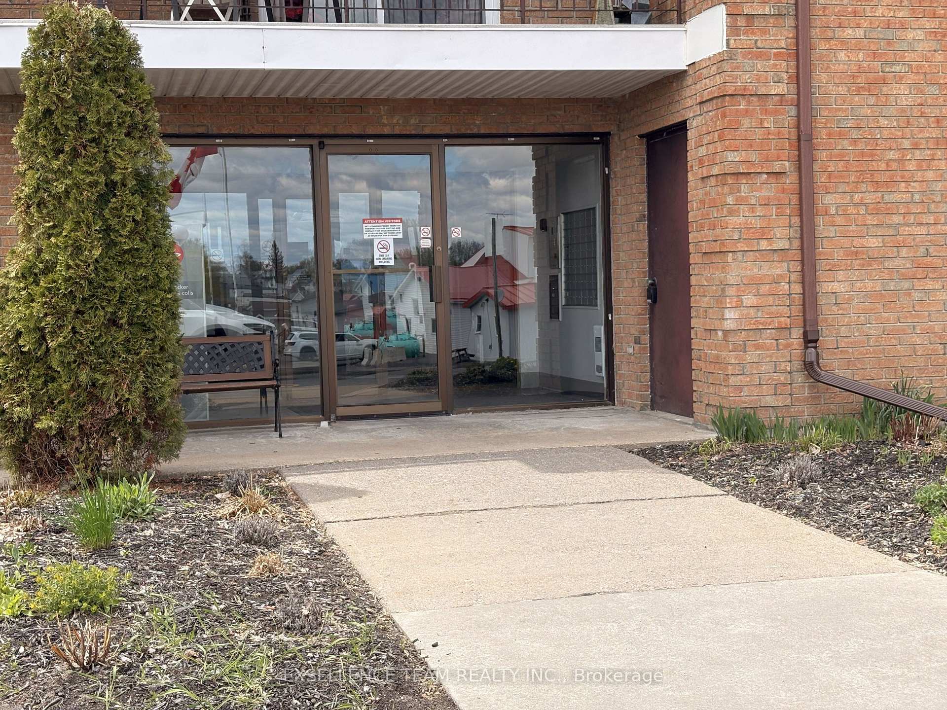 Photo 6 of 220 Kenyon Street, North Glengarry, Alexandria — HOMEH