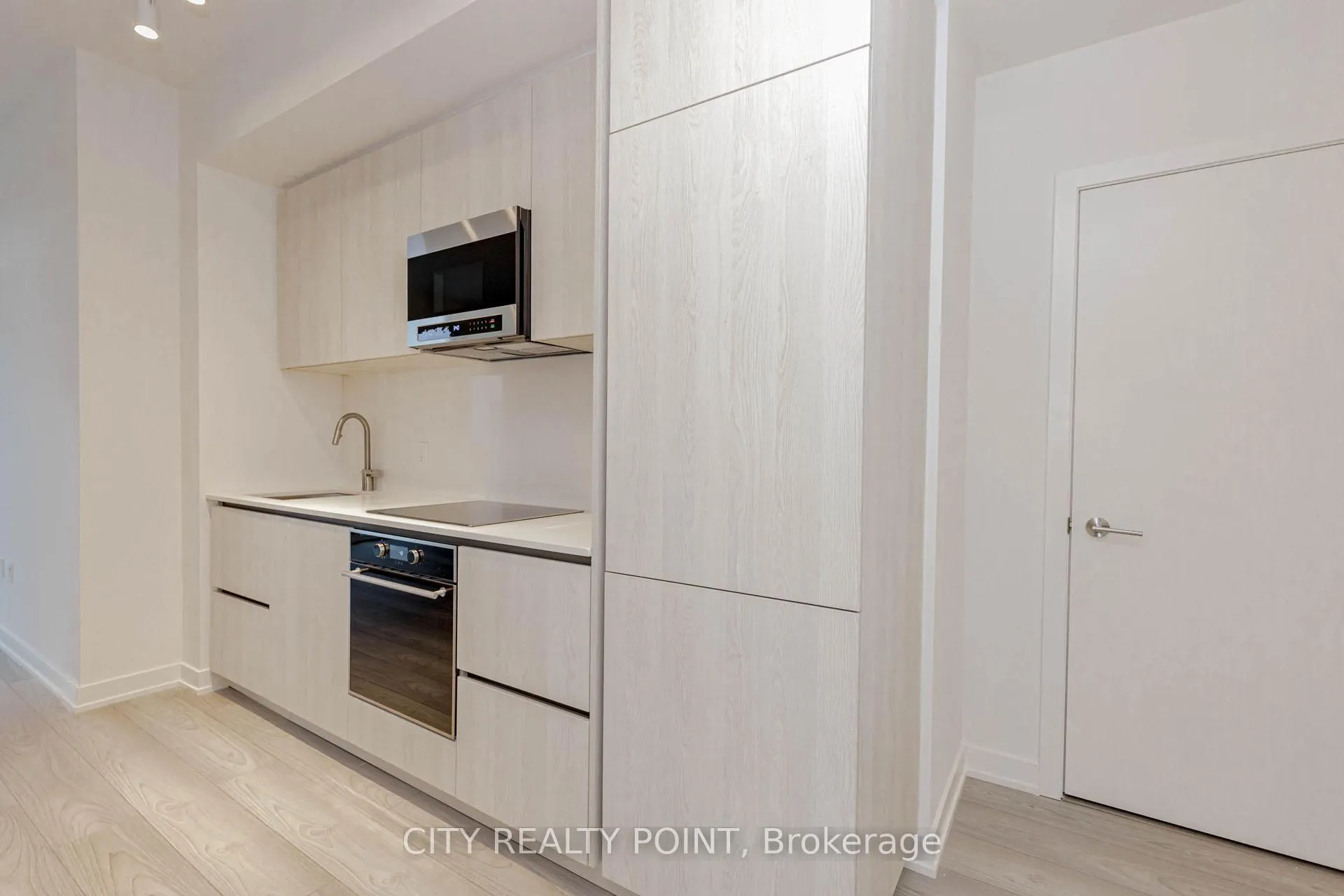 Photo 5 of Unit 1612, 120 Broadway Avenue, Toronto, Mount Pleasant West — HOMEH