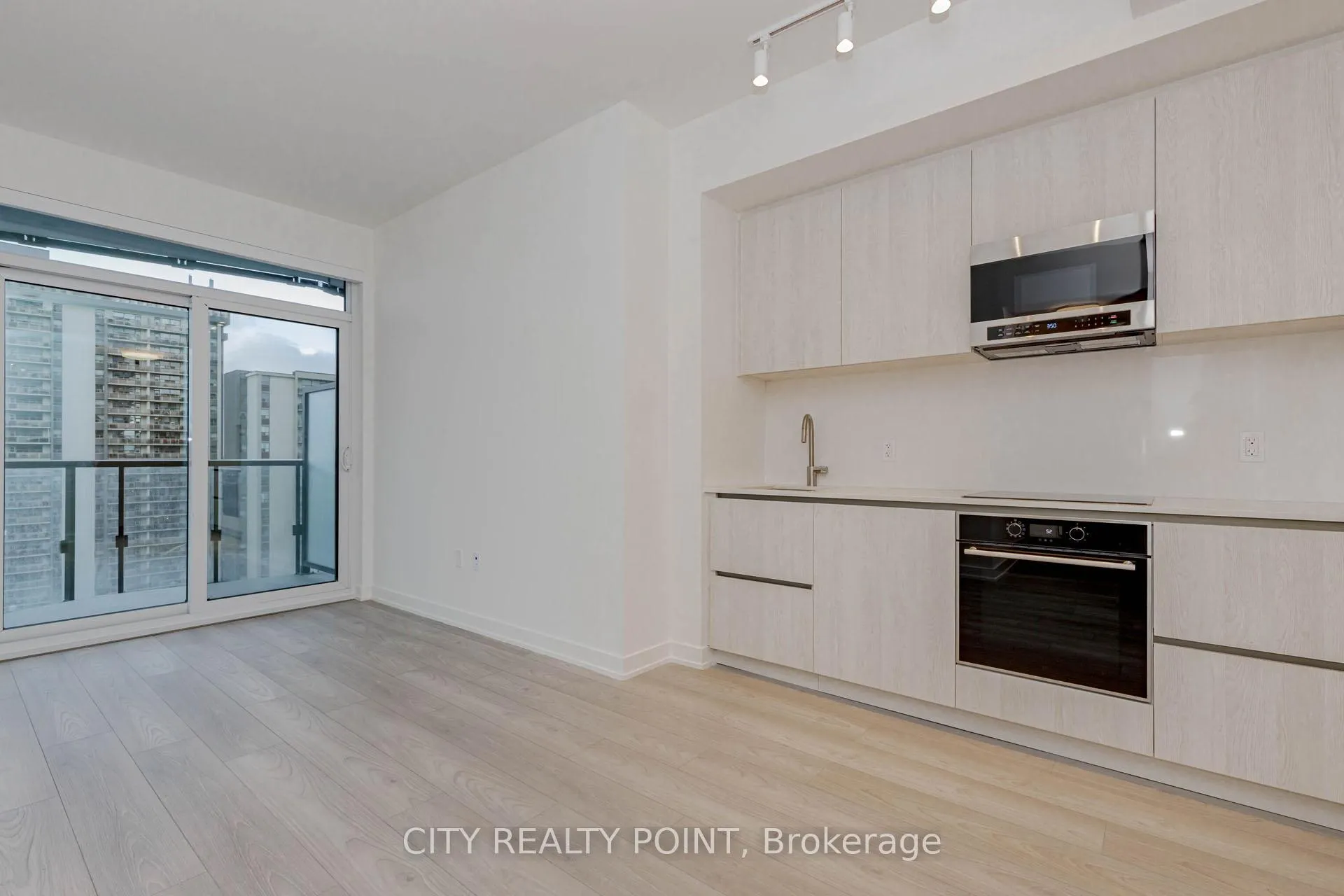 Photo 6 of Unit 1612, 120 Broadway Avenue, Toronto, Mount Pleasant West — HOMEH