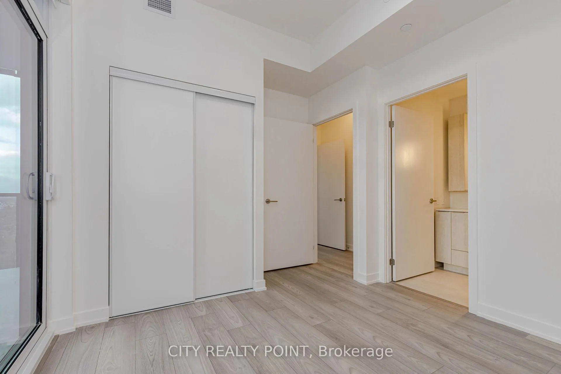 Photo 14 of Unit 1612, 120 Broadway Avenue, Toronto, Mount Pleasant West — HOMEH