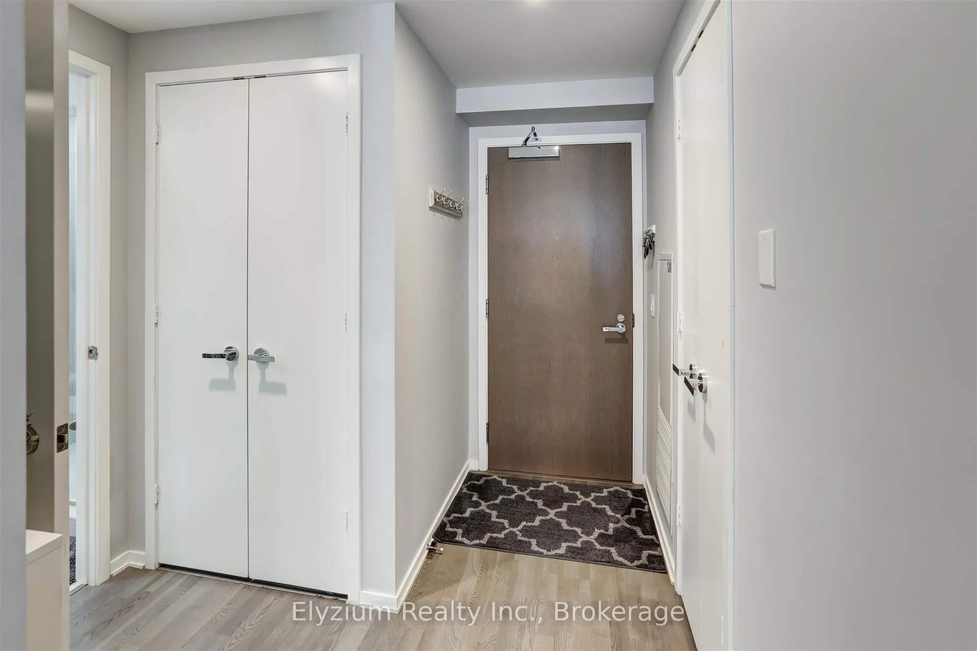 Photo 3 of Unit 518, 1 Bloor St E, Toronto, Church-Yonge Corridor — HOMEH