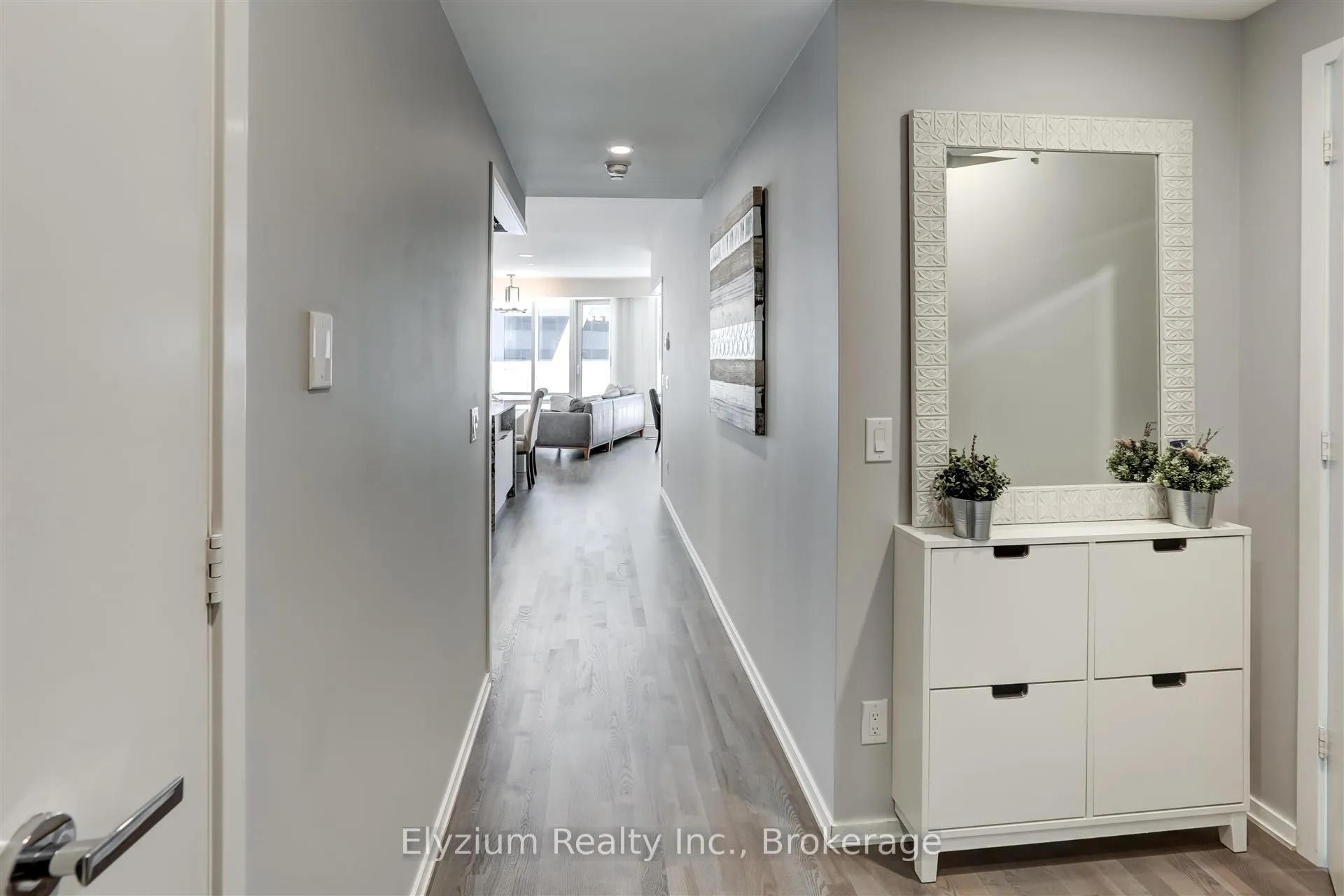 Photo 4 of Unit 518, 1 Bloor St E, Toronto, Church-Yonge Corridor — HOMEH