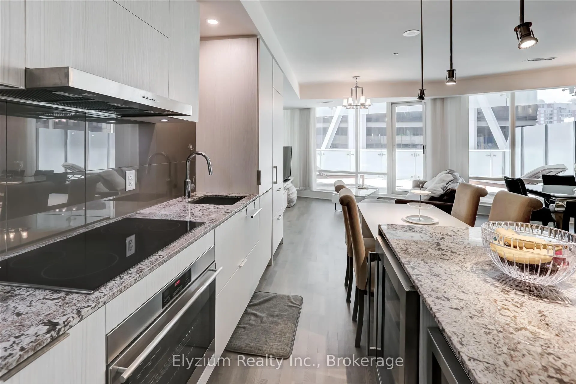 Photo 6 of Unit 518, 1 Bloor St E, Toronto, Church-Yonge Corridor — HOMEH