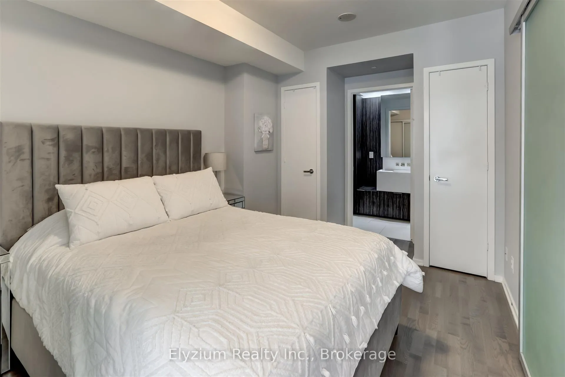 Photo 18 of Unit 518, 1 Bloor St E, Toronto, Church-Yonge Corridor — HOMEH